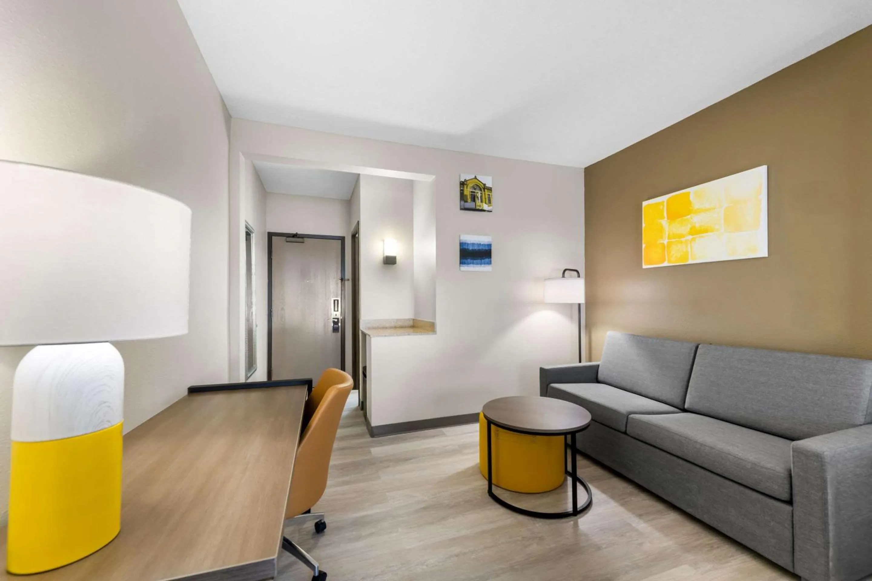 Bedroom in Comfort Suites Stevens Point