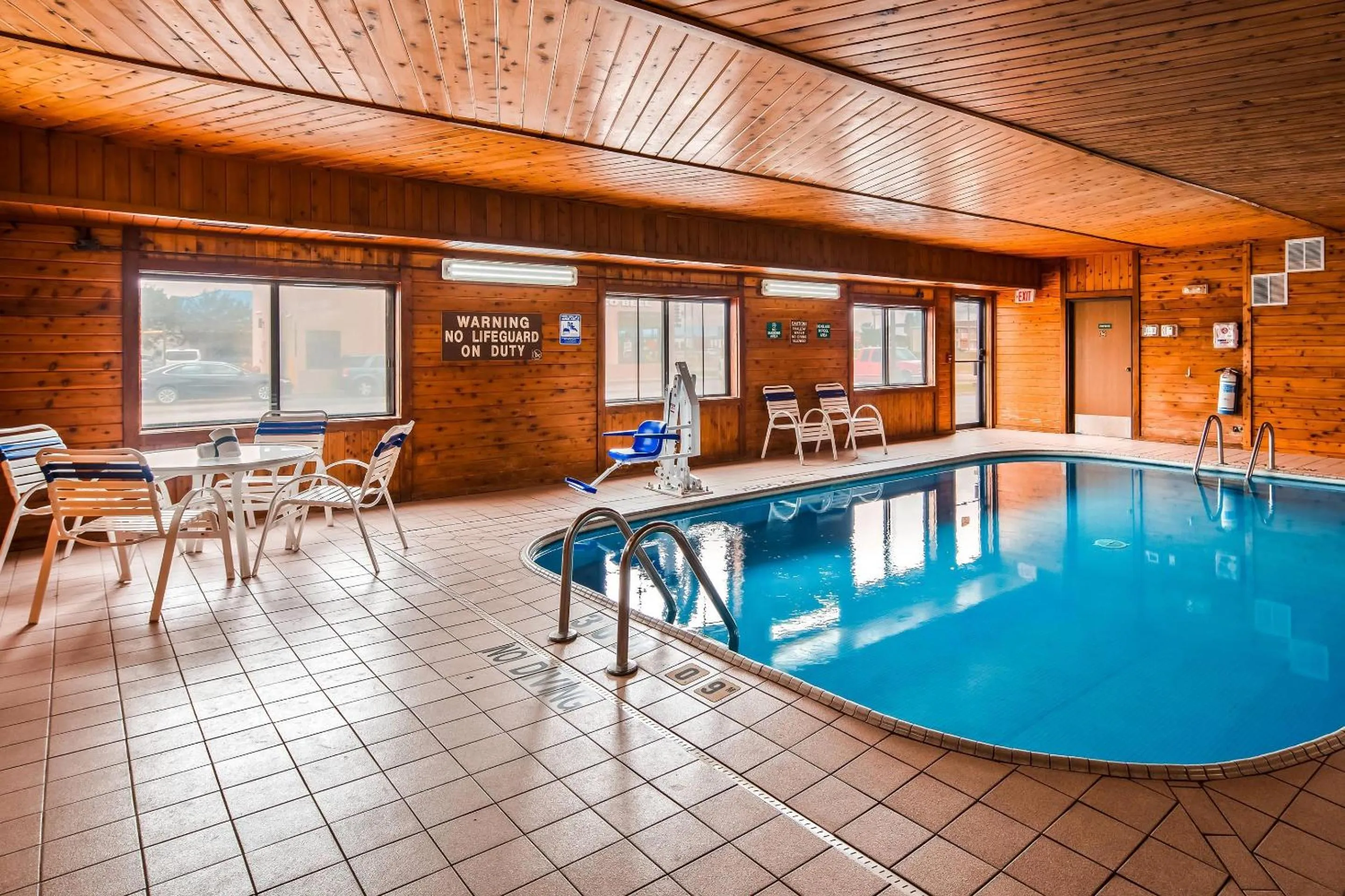 Swimming pool in Quality Inn Tomah