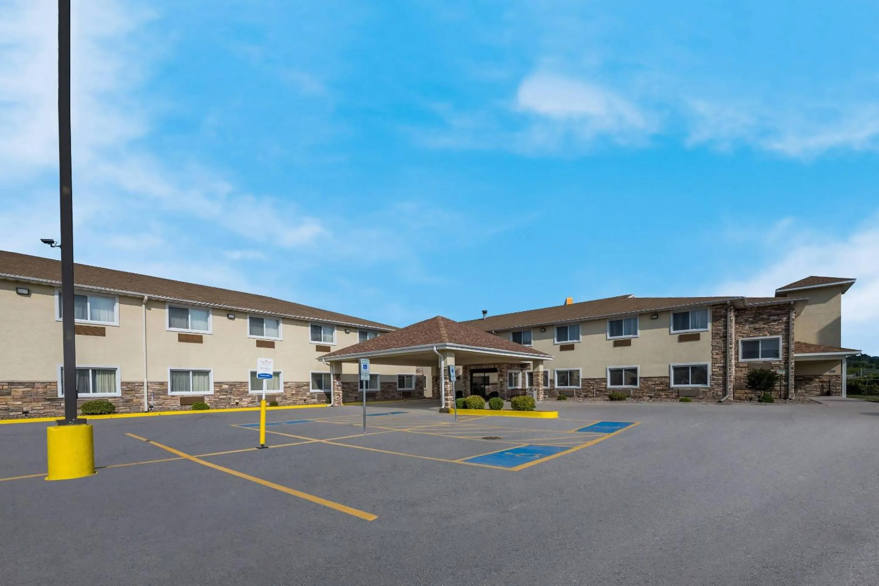 Property building in Comfort Inn Onalaska - La Crosse Area