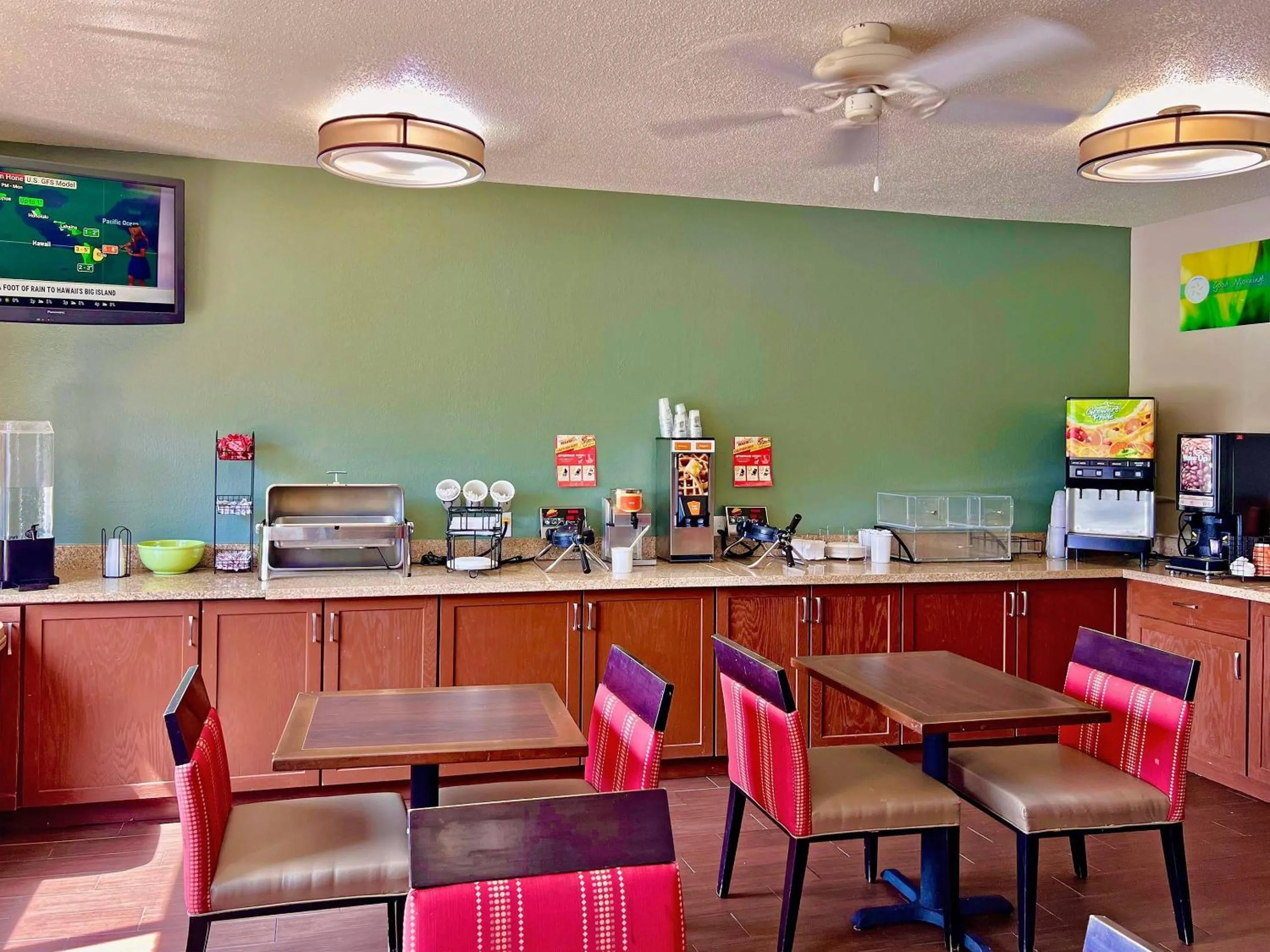 Breakfast in Quality Inn & Suites Green Bay - Ashwaubenon