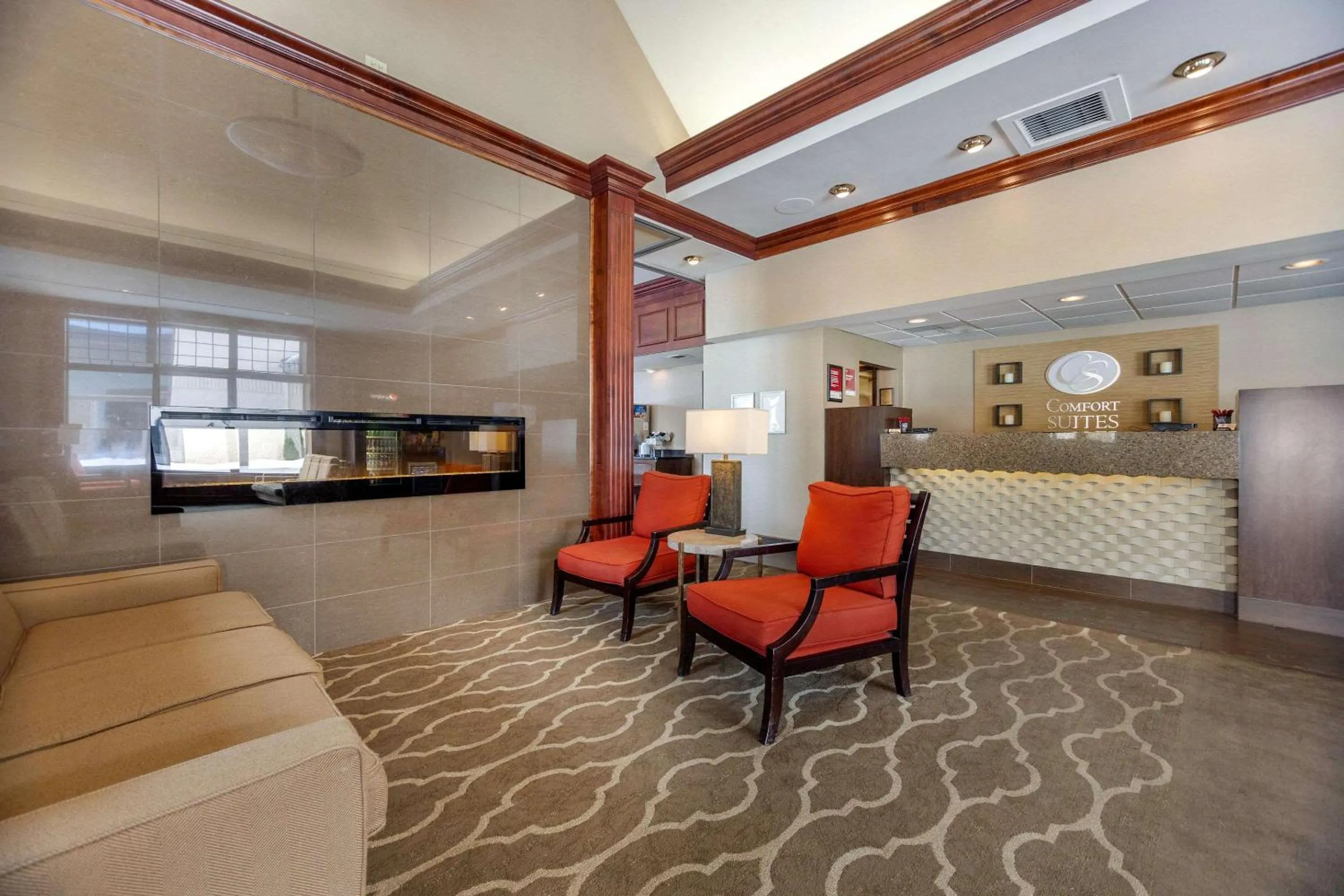 Lobby or reception in Comfort Suites Green Bay West