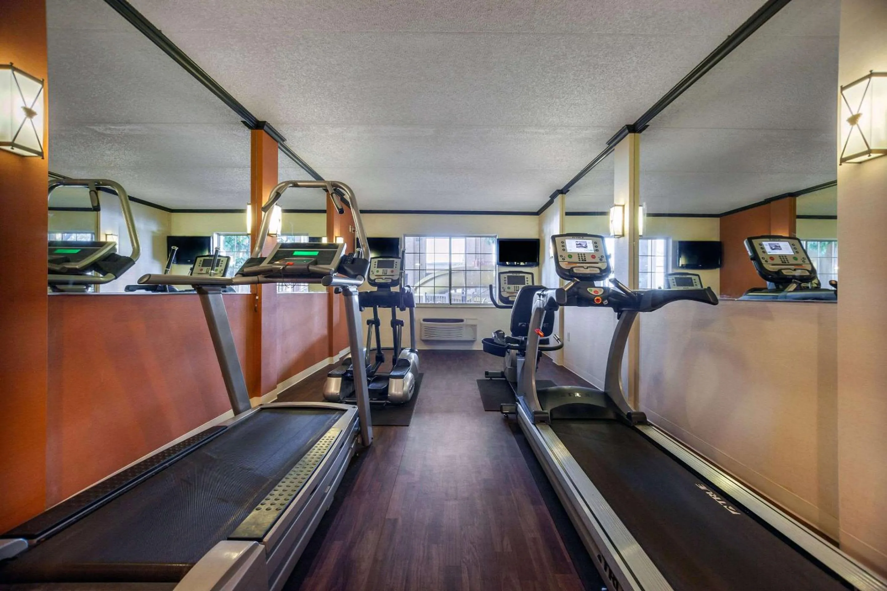 Fitness centre/facilities in Comfort Suites Green Bay West