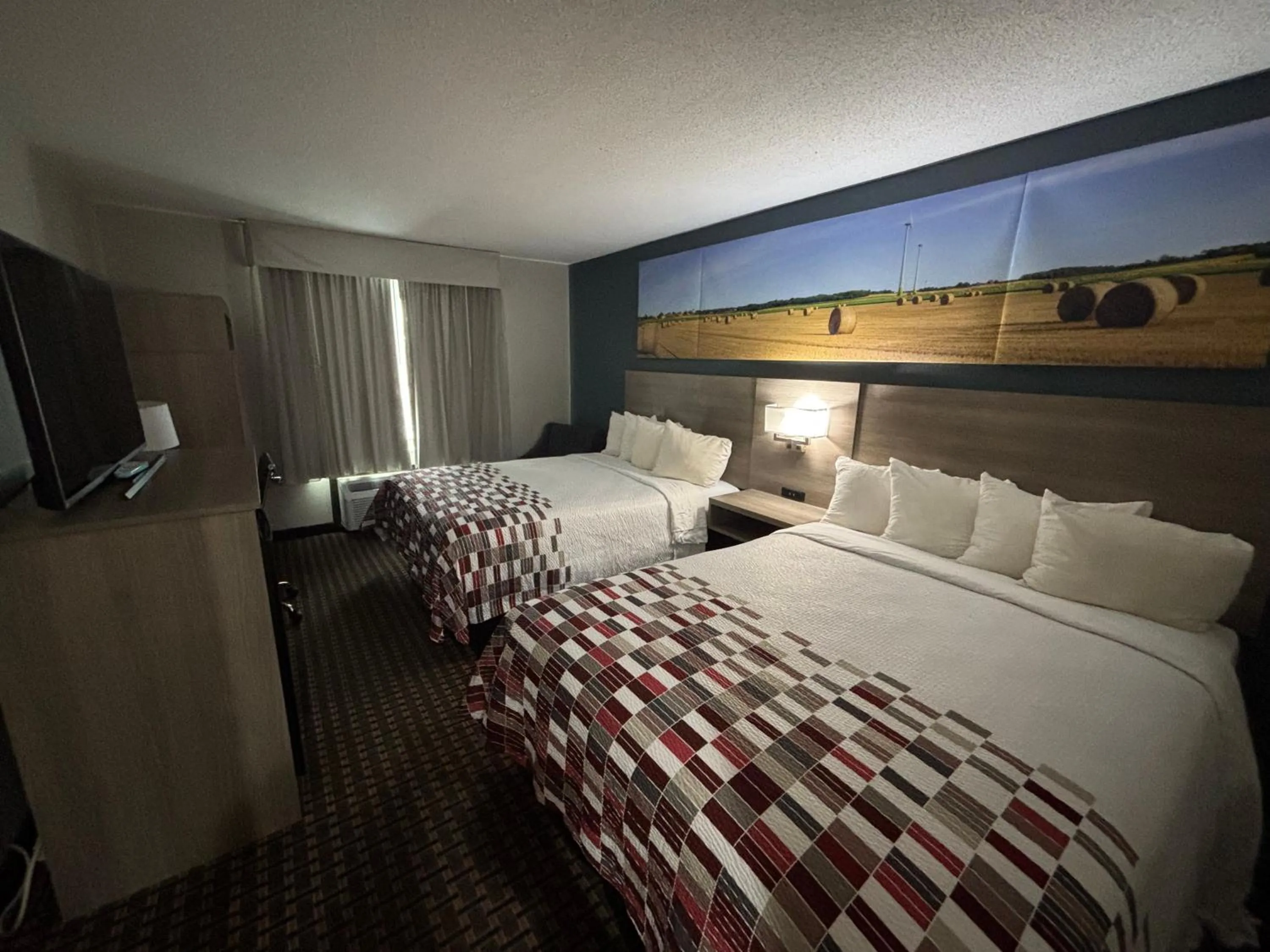 Bedroom, Bed in Red Roof Inn & Suites Tomah