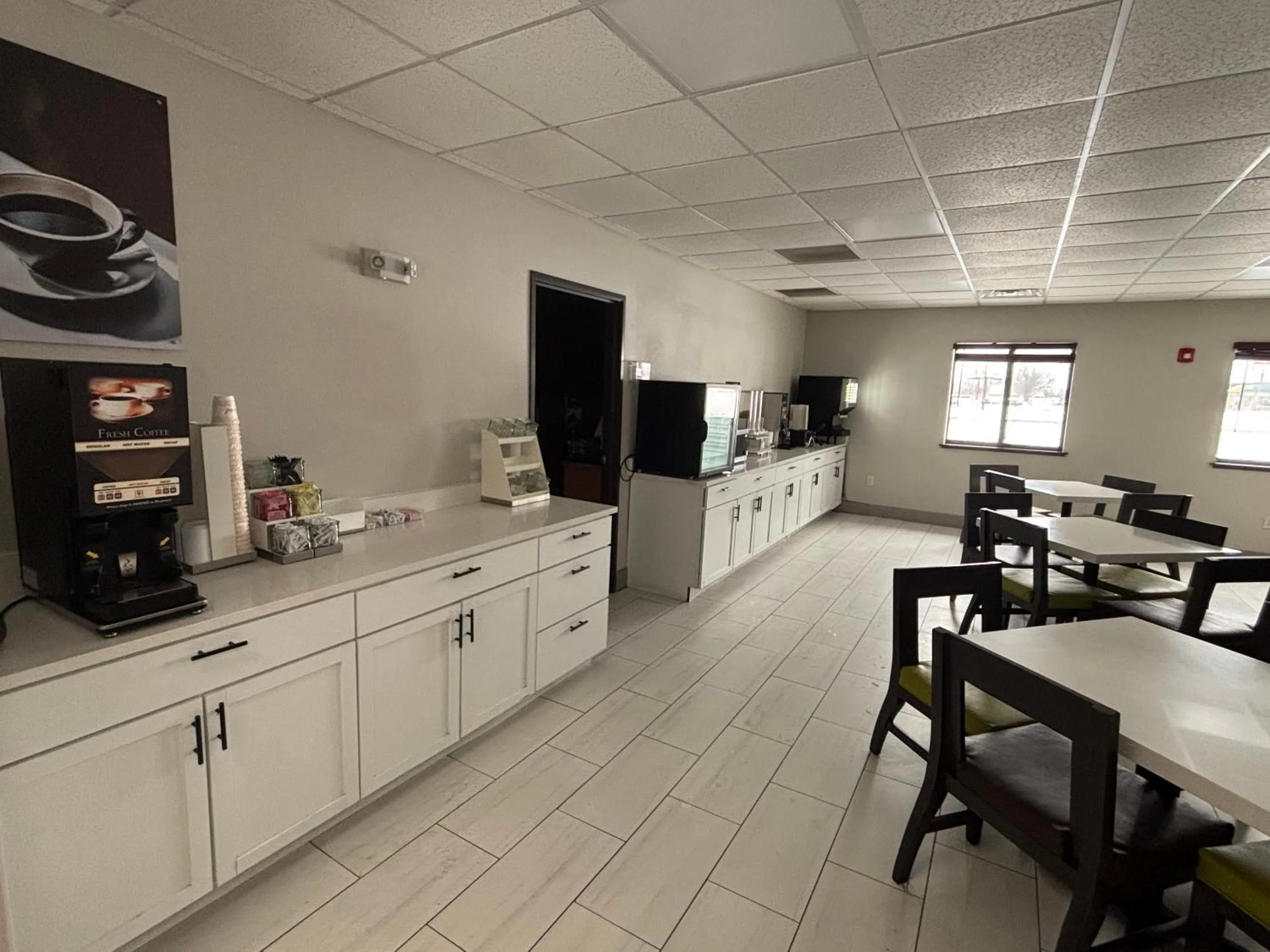 Breakfast in Red Roof Inn & Suites Tomah