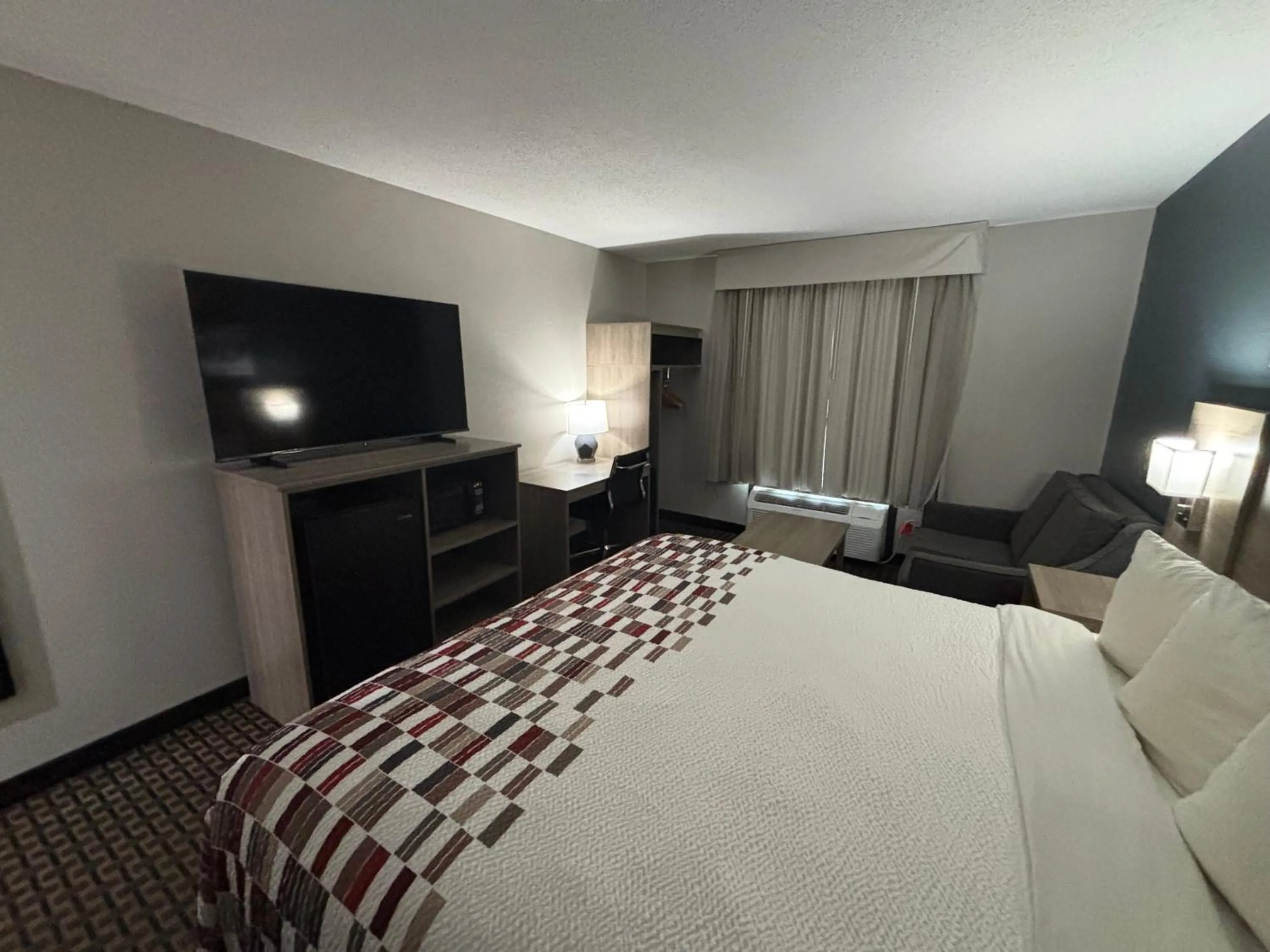 Bedroom, Bed in Red Roof Inn & Suites Tomah