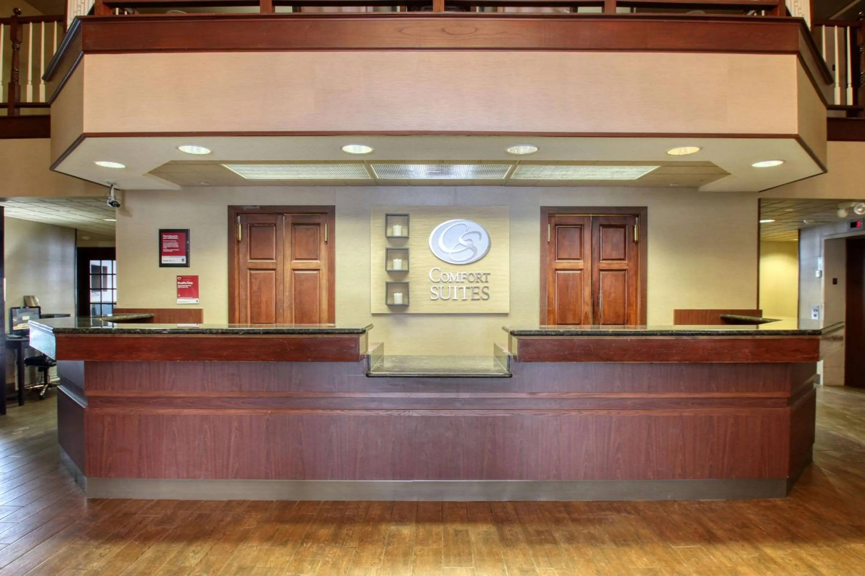 Lobby or reception in Comfort Suites Madison West - Middleton