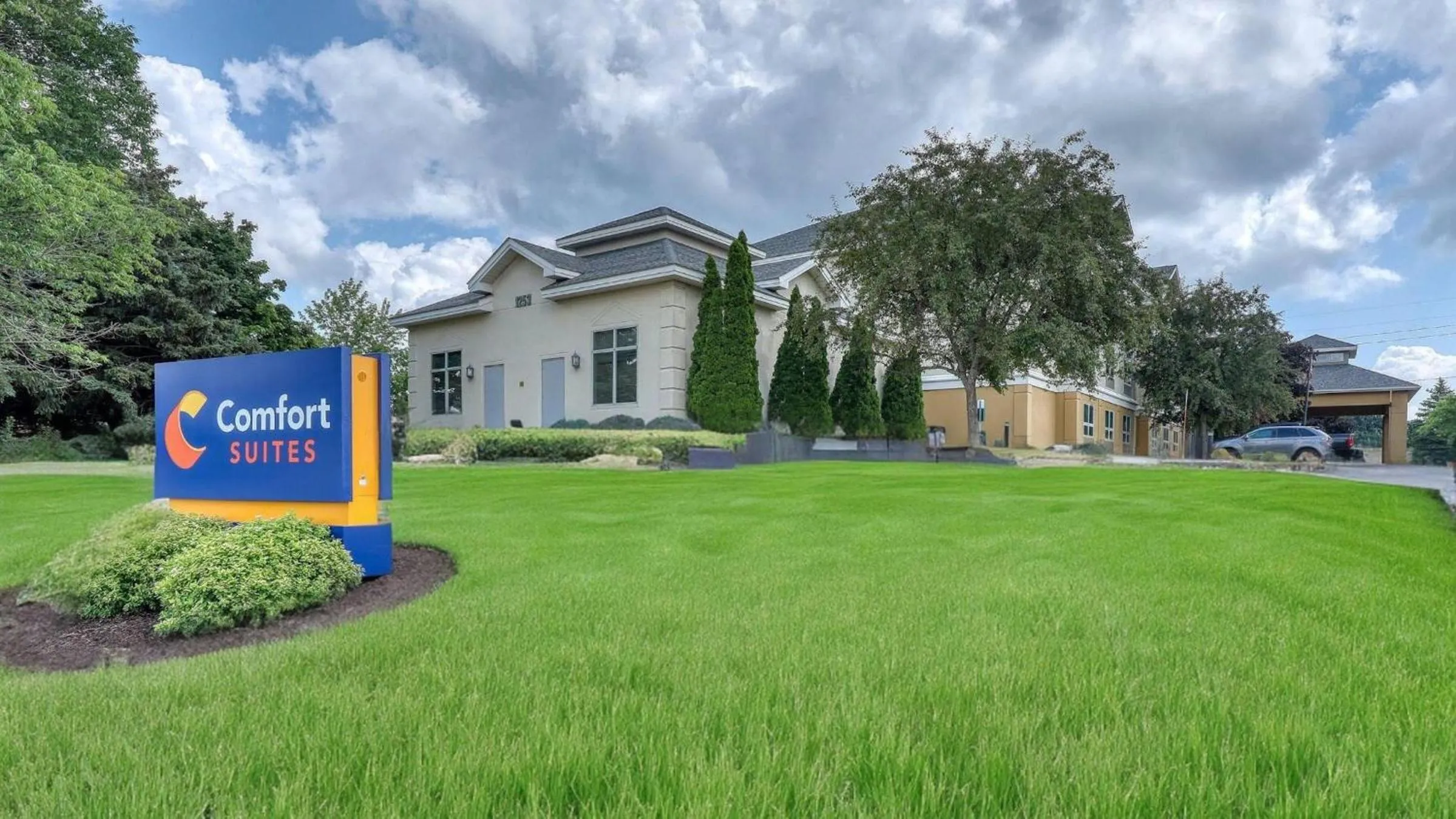 Property building in Comfort Suites Madison West - Middleton