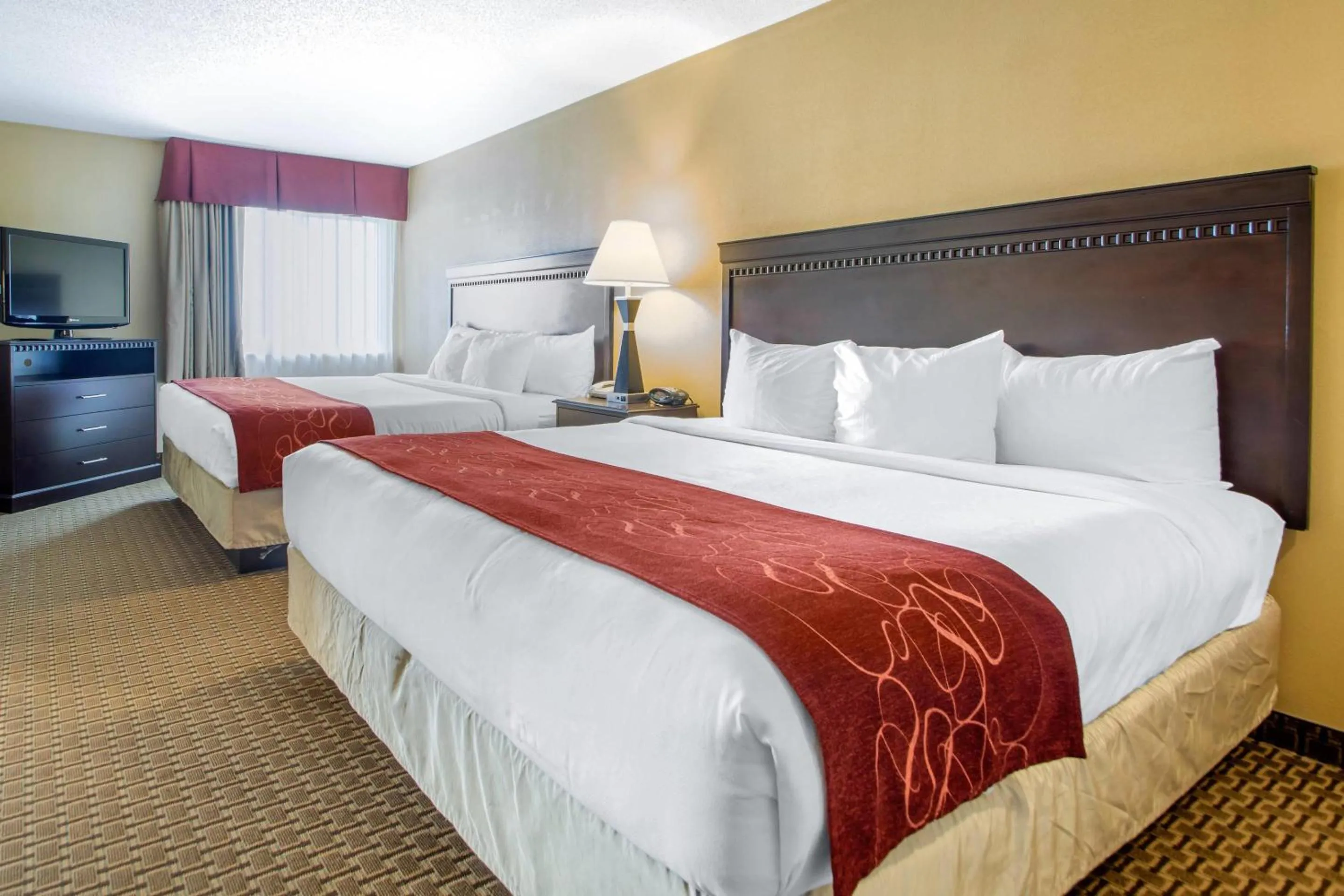 Bedroom, Bed in Comfort Suites Wisconsin Dells Area