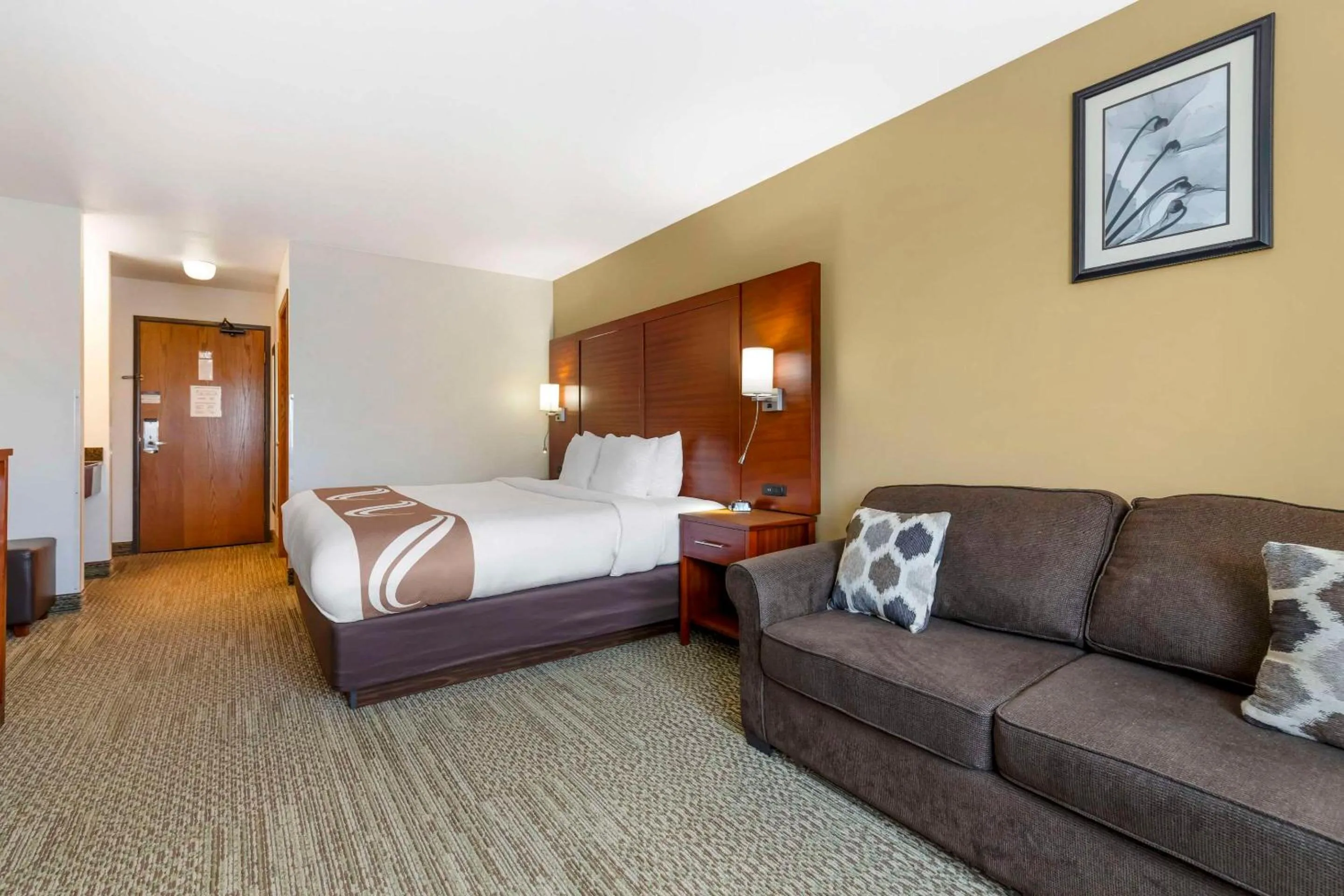 Bedroom, Bed in Quality Inn & Suites Stoughton - Madison South