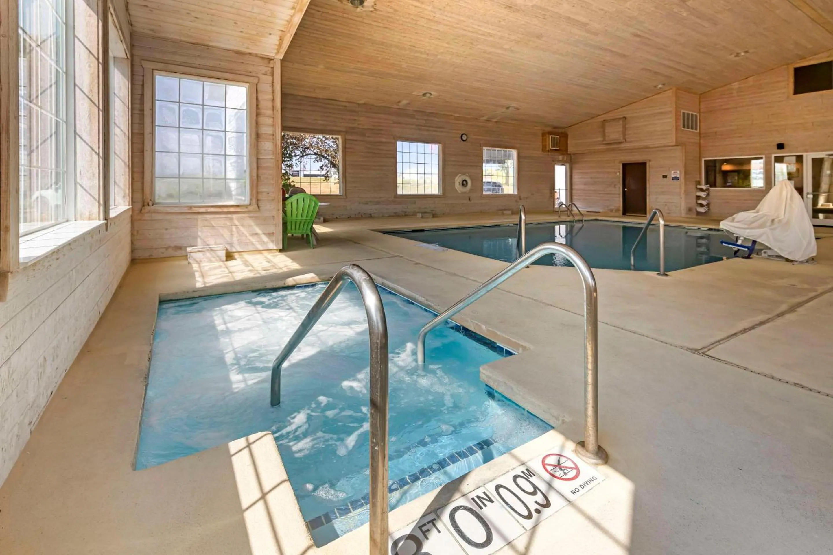 Swimming pool in Quality Inn & Suites Stoughton - Madison South