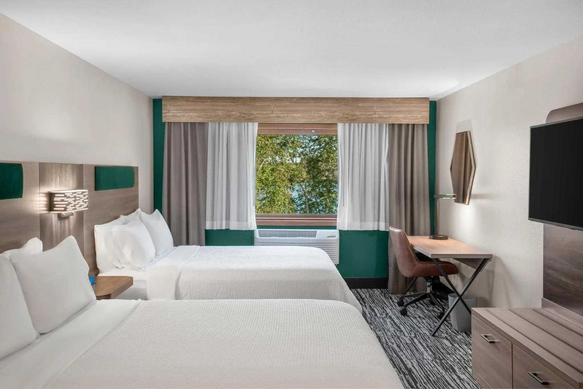 Photo of the whole room, Bed in Holiday Inn Express & Suites Hayward by IHG