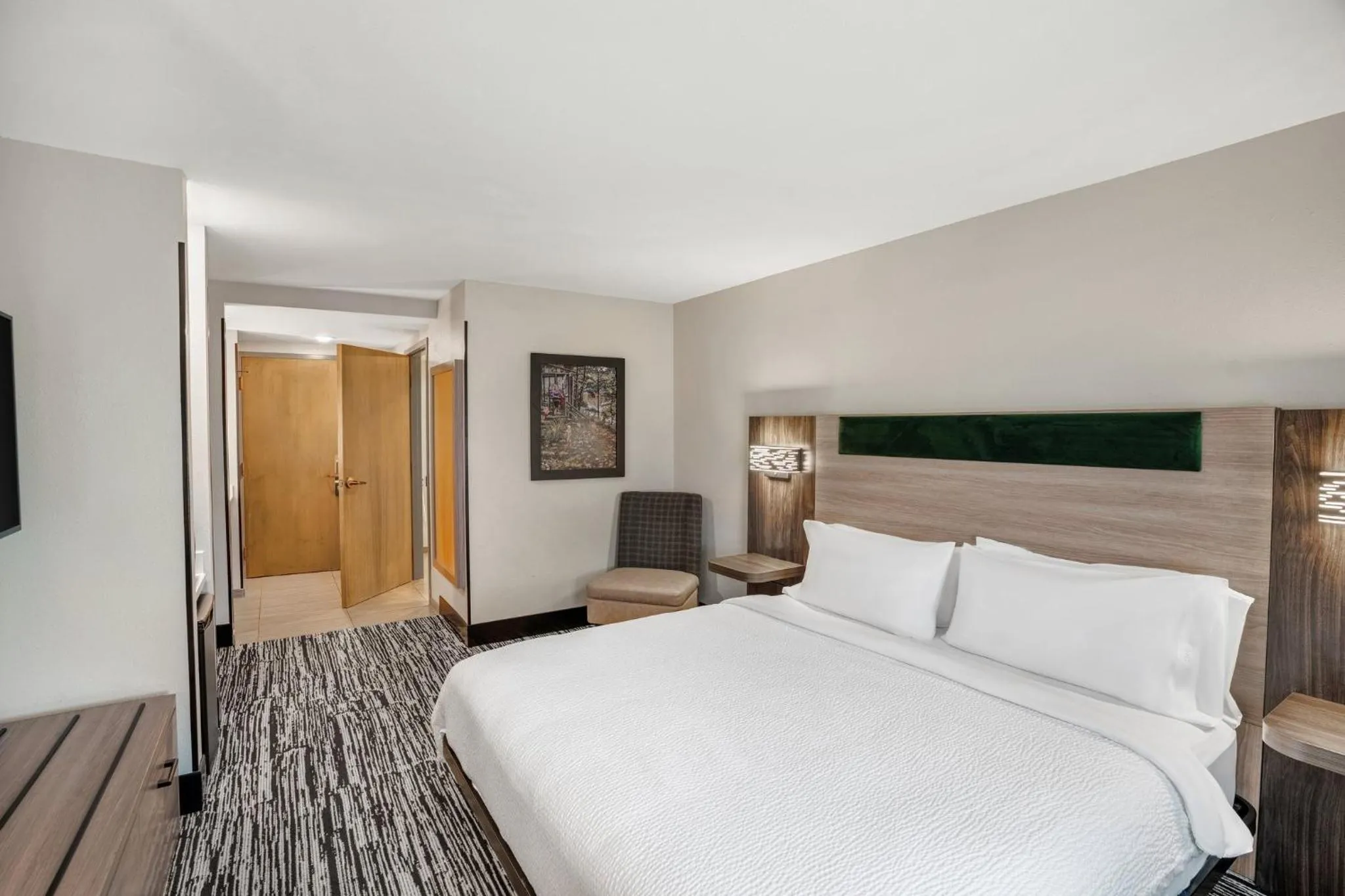 Photo of the whole room, Bed in Holiday Inn Express & Suites Hayward by IHG