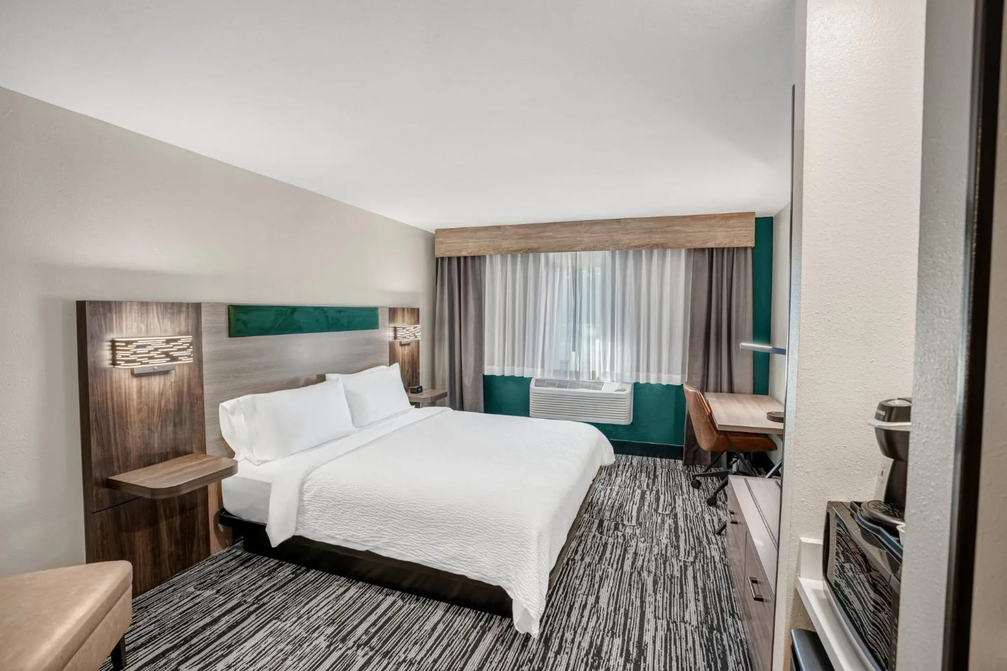 Photo of the whole room, Bed in Holiday Inn Express & Suites Hayward by IHG