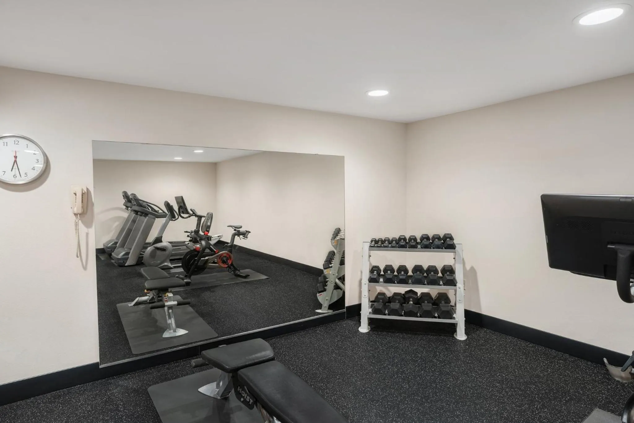 Fitness centre/facilities in Holiday Inn Express & Suites Hayward by IHG