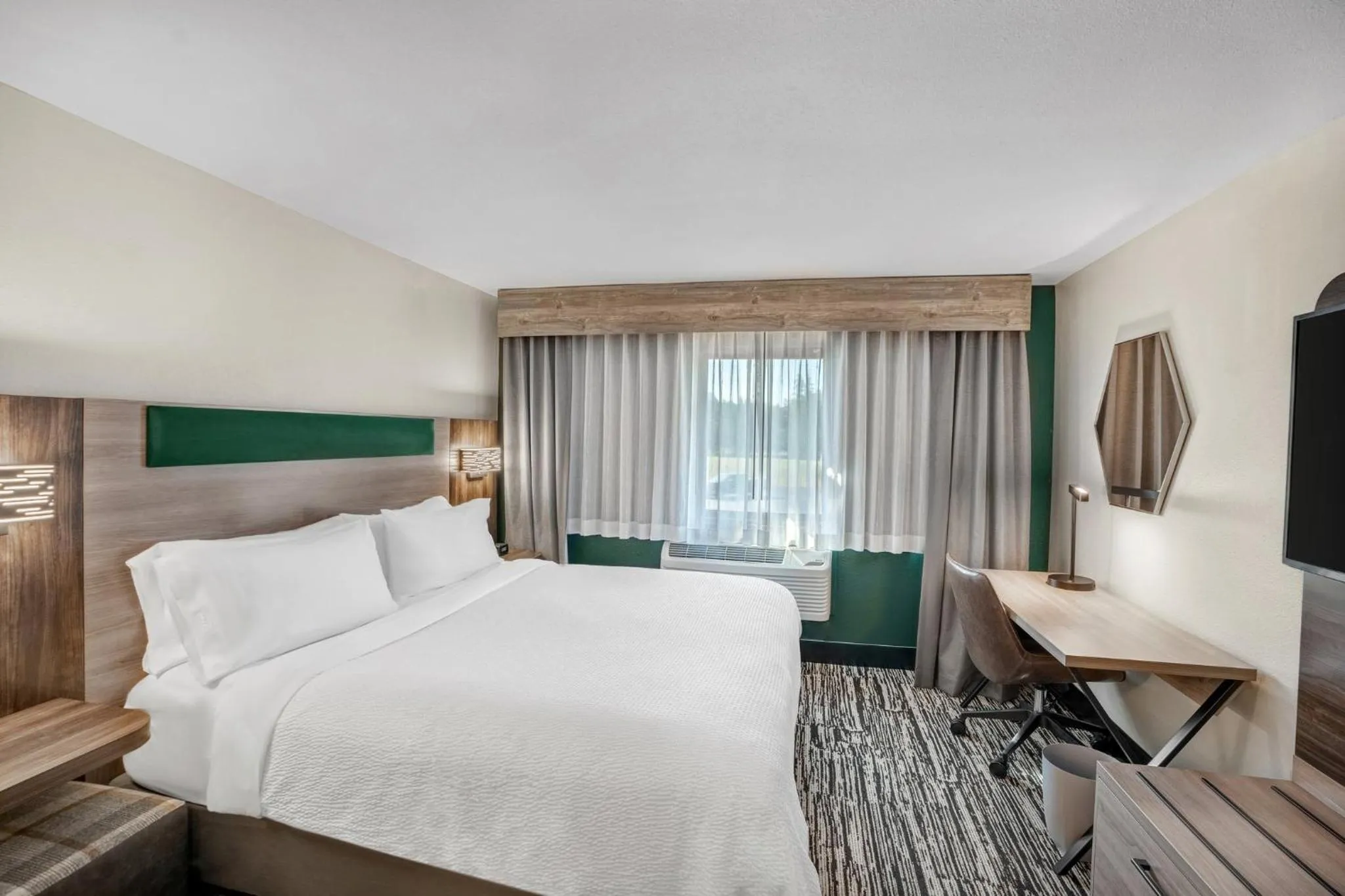 Photo of the whole room, Bed in Holiday Inn Express & Suites Hayward by IHG