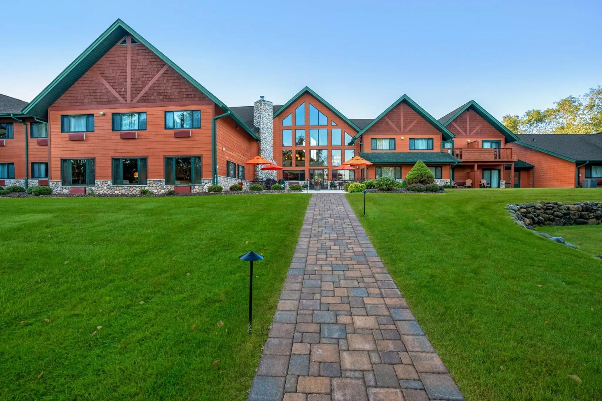 Property building in Holiday Inn Express & Suites Hayward by IHG