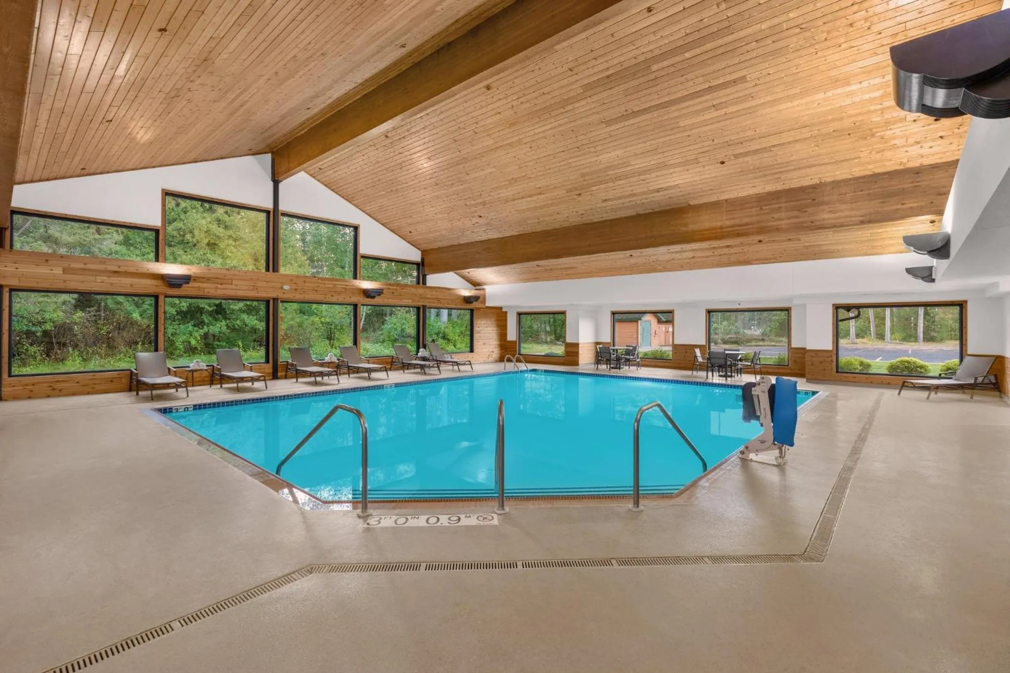 Swimming pool in Holiday Inn Express & Suites Hayward by IHG