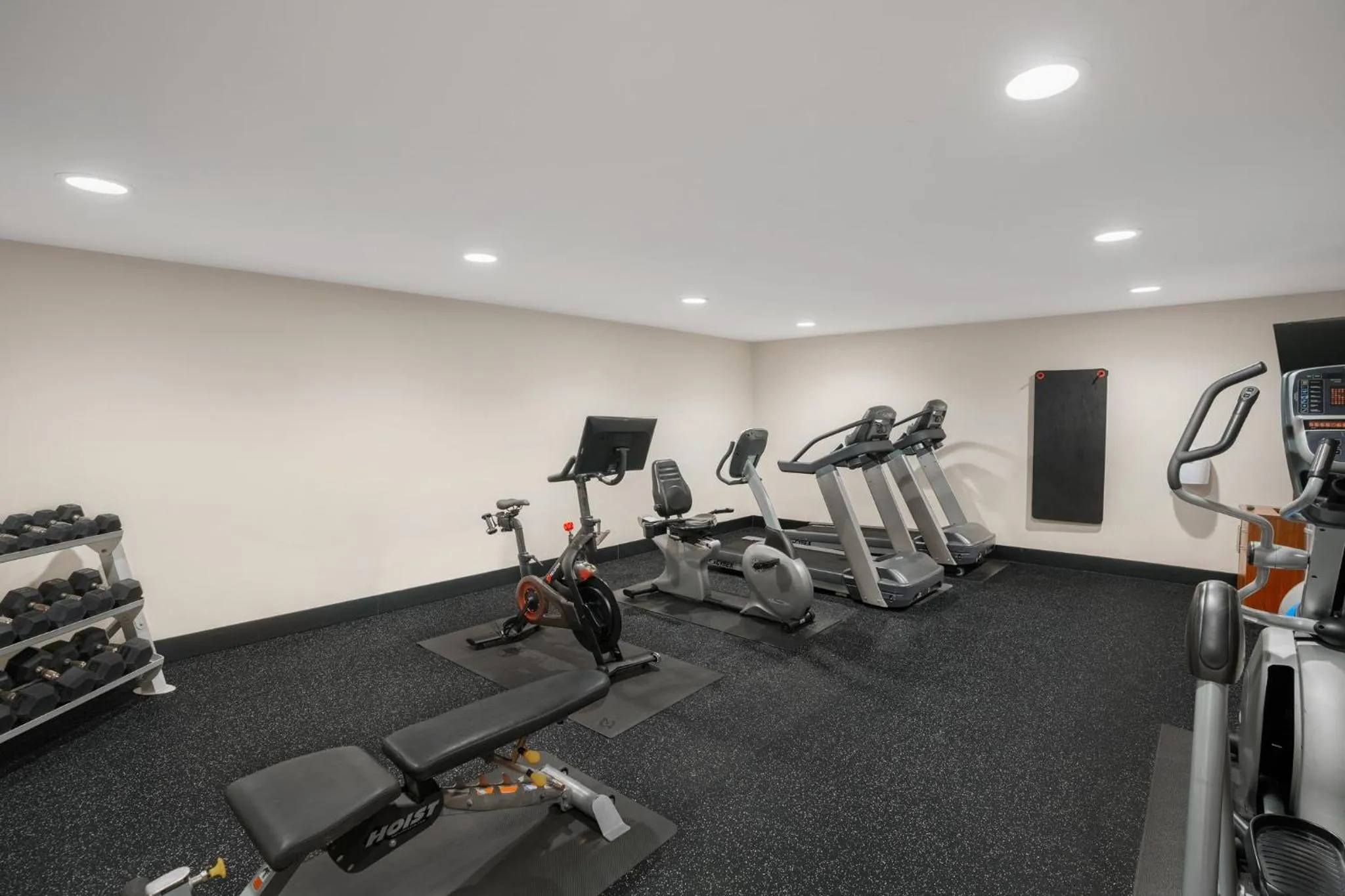 Fitness centre/facilities in Holiday Inn Express & Suites Hayward by IHG