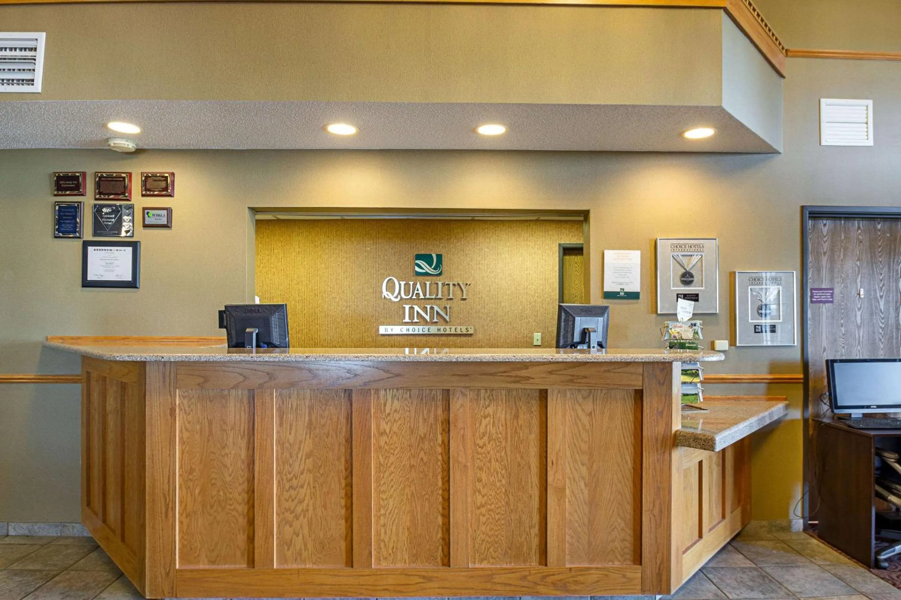 Lobby or reception in Quality Inn Mineral Point