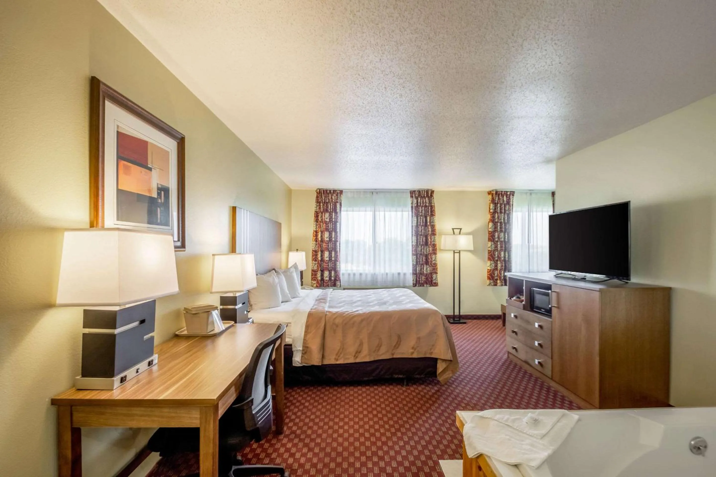Photo of the whole room, Bed in Quality Inn Mineral Point