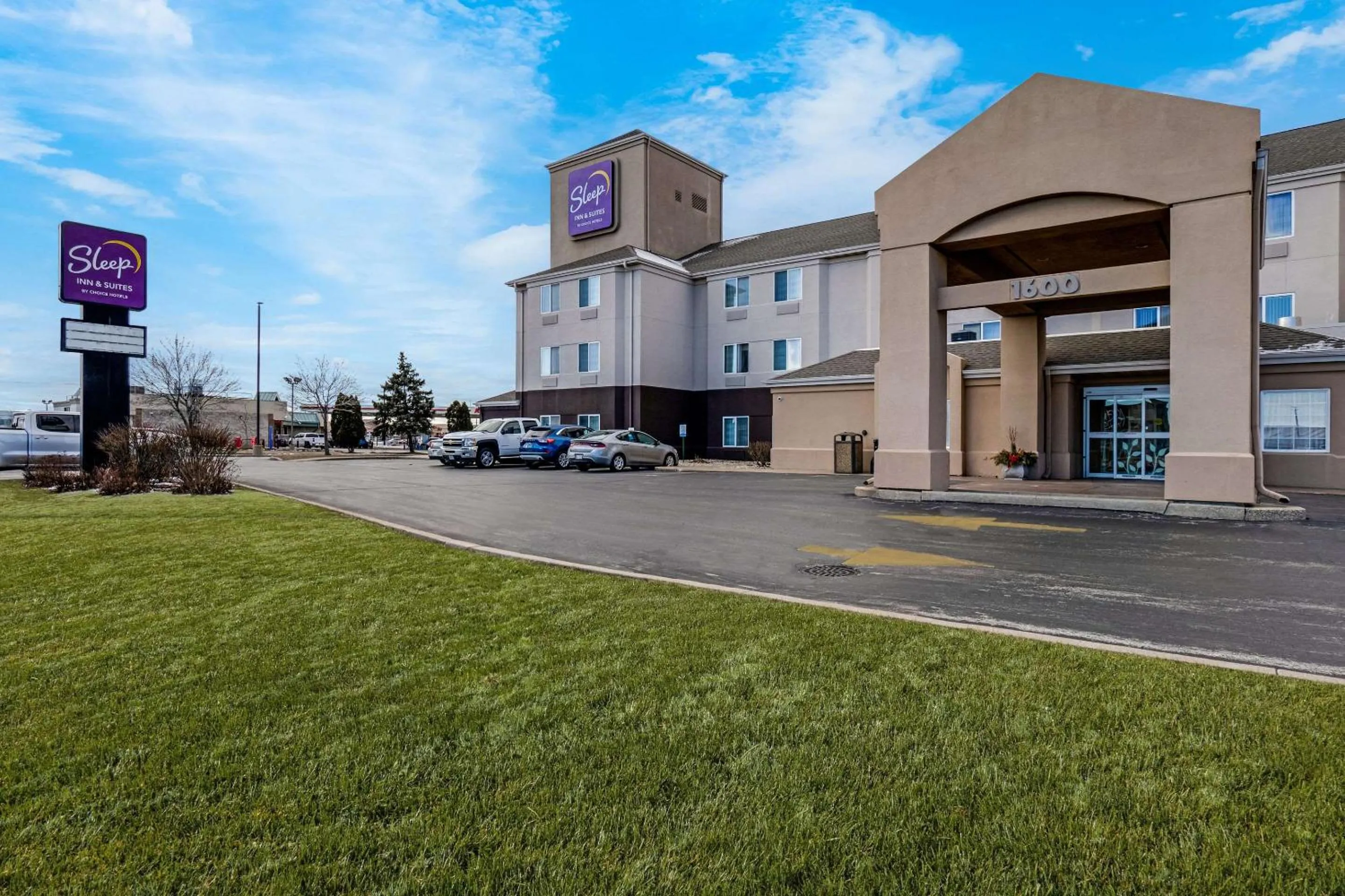 Property building in Sleep Inn & Suites Green Bay South