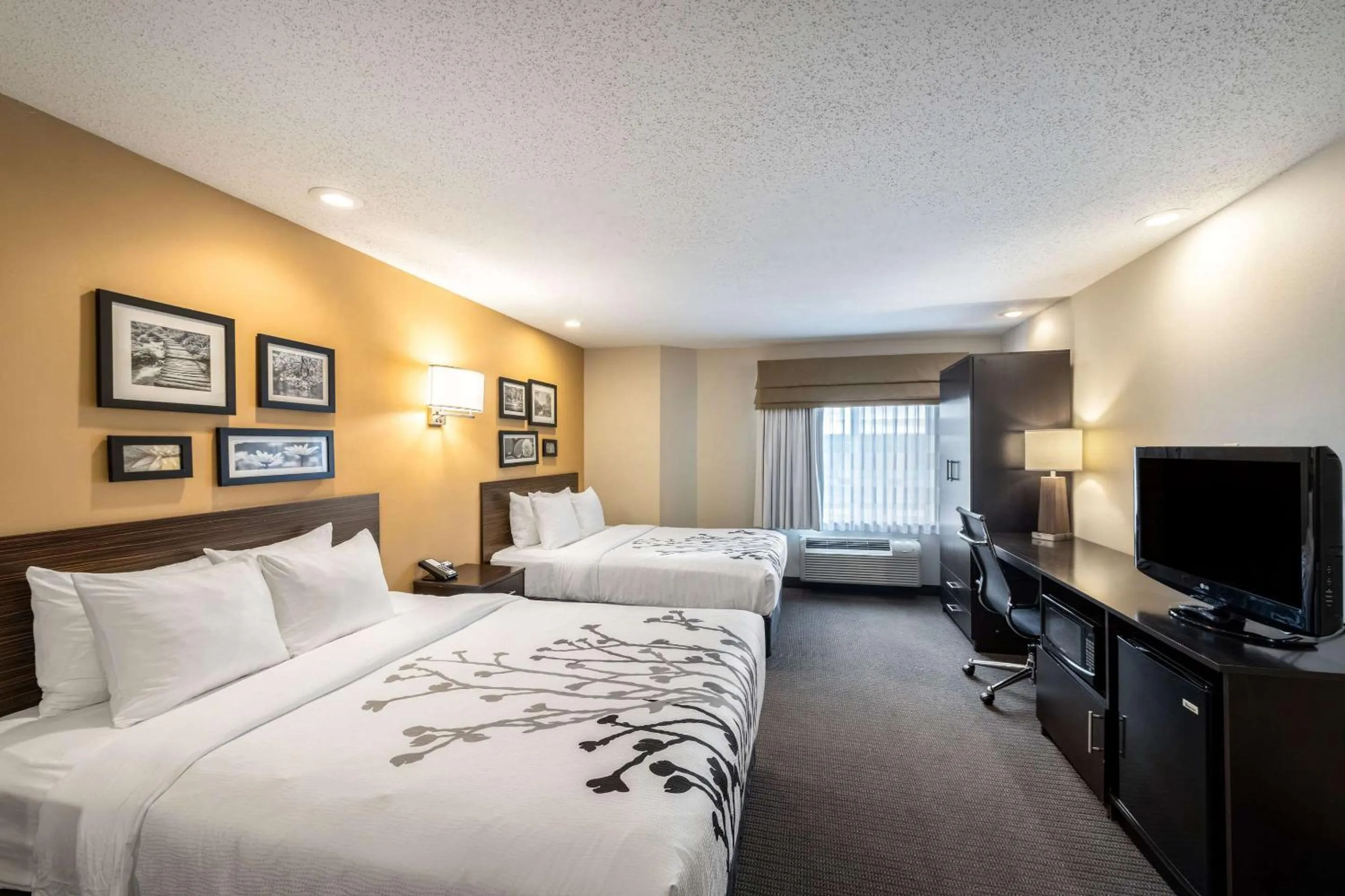 Bedroom, Bed in Sleep Inn & Suites Green Bay South