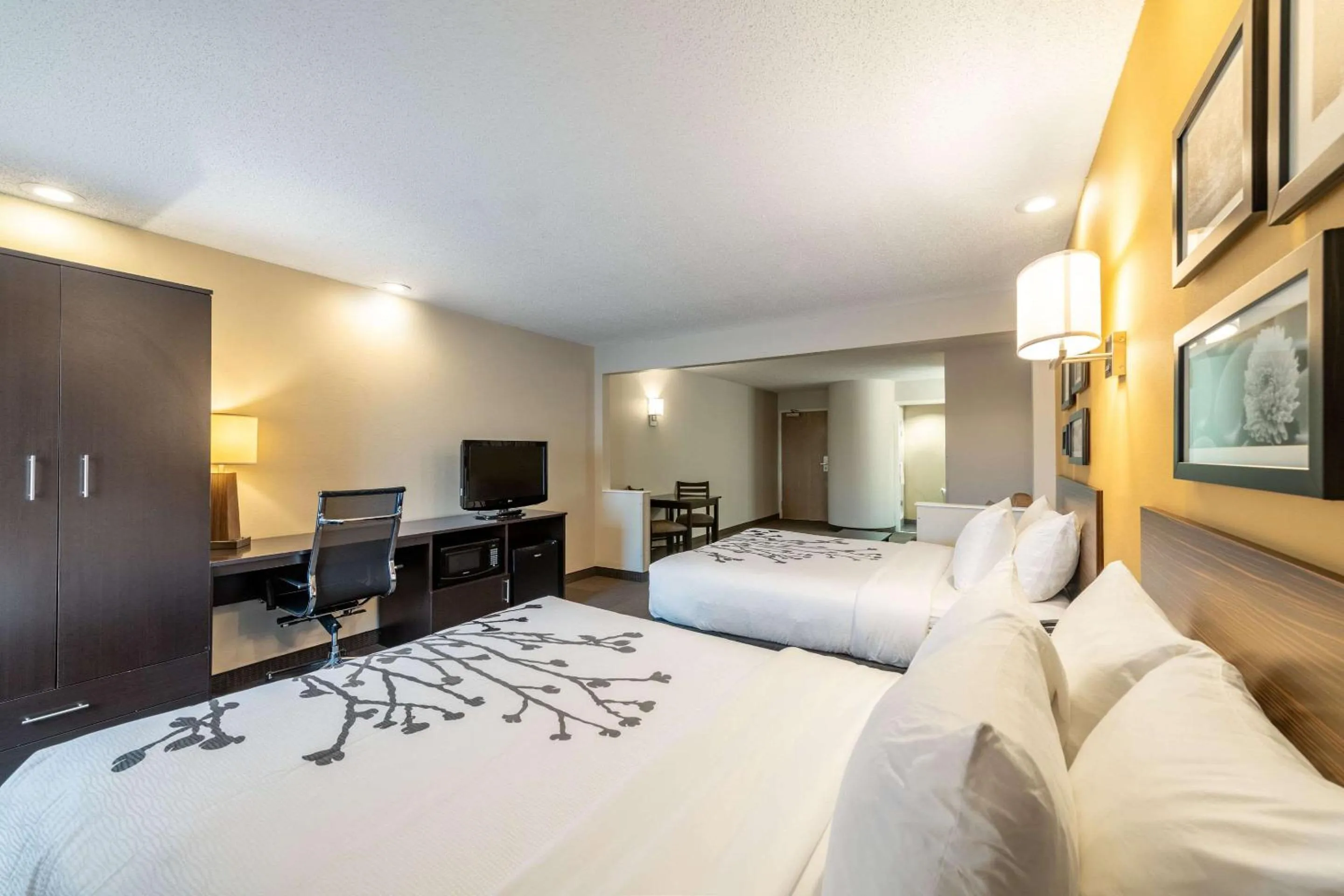 Bedroom, Bed in Sleep Inn & Suites Green Bay South