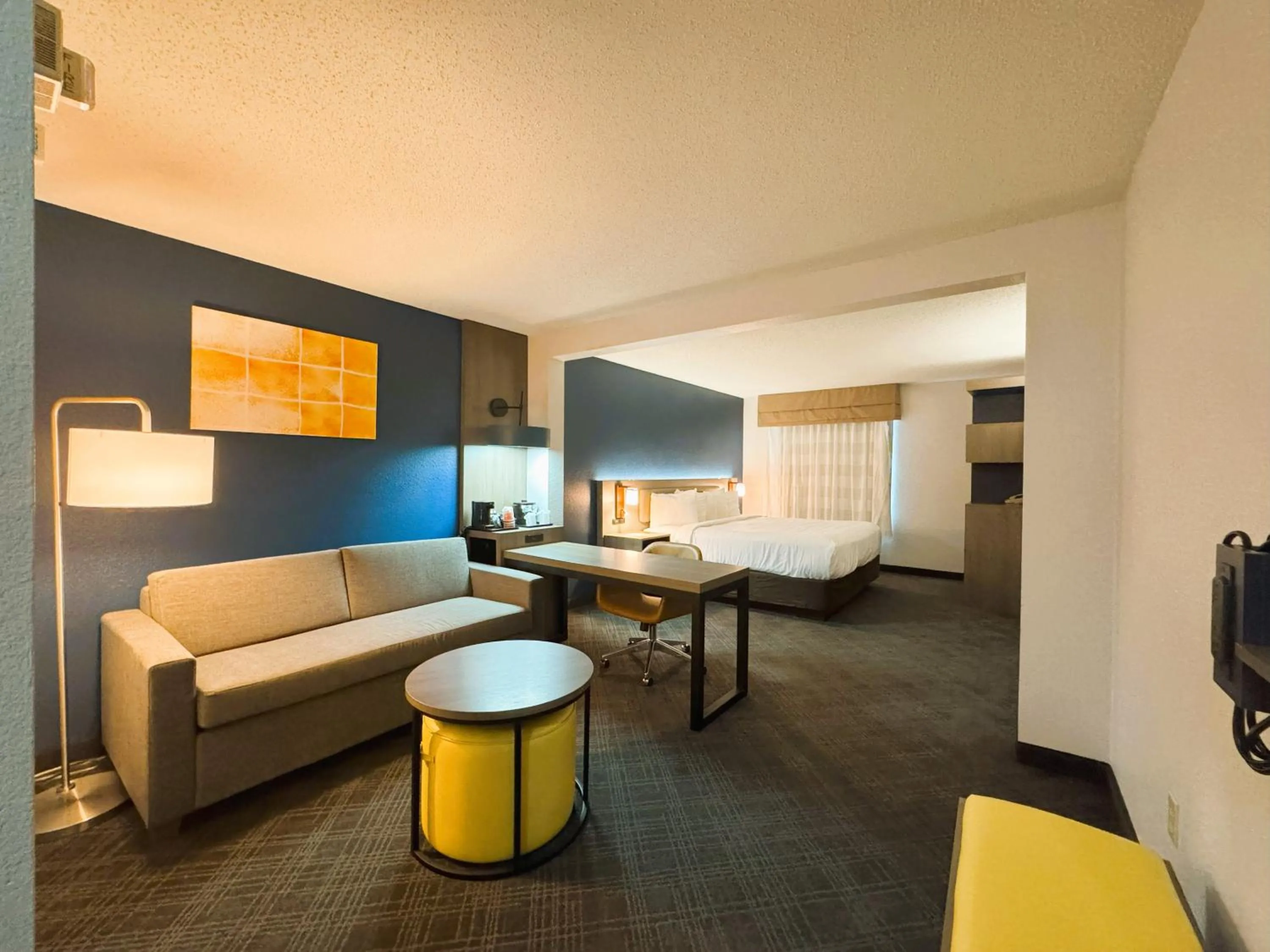 Photo of the whole room, Bed in Comfort Inn & Suites Sheboygan I-43