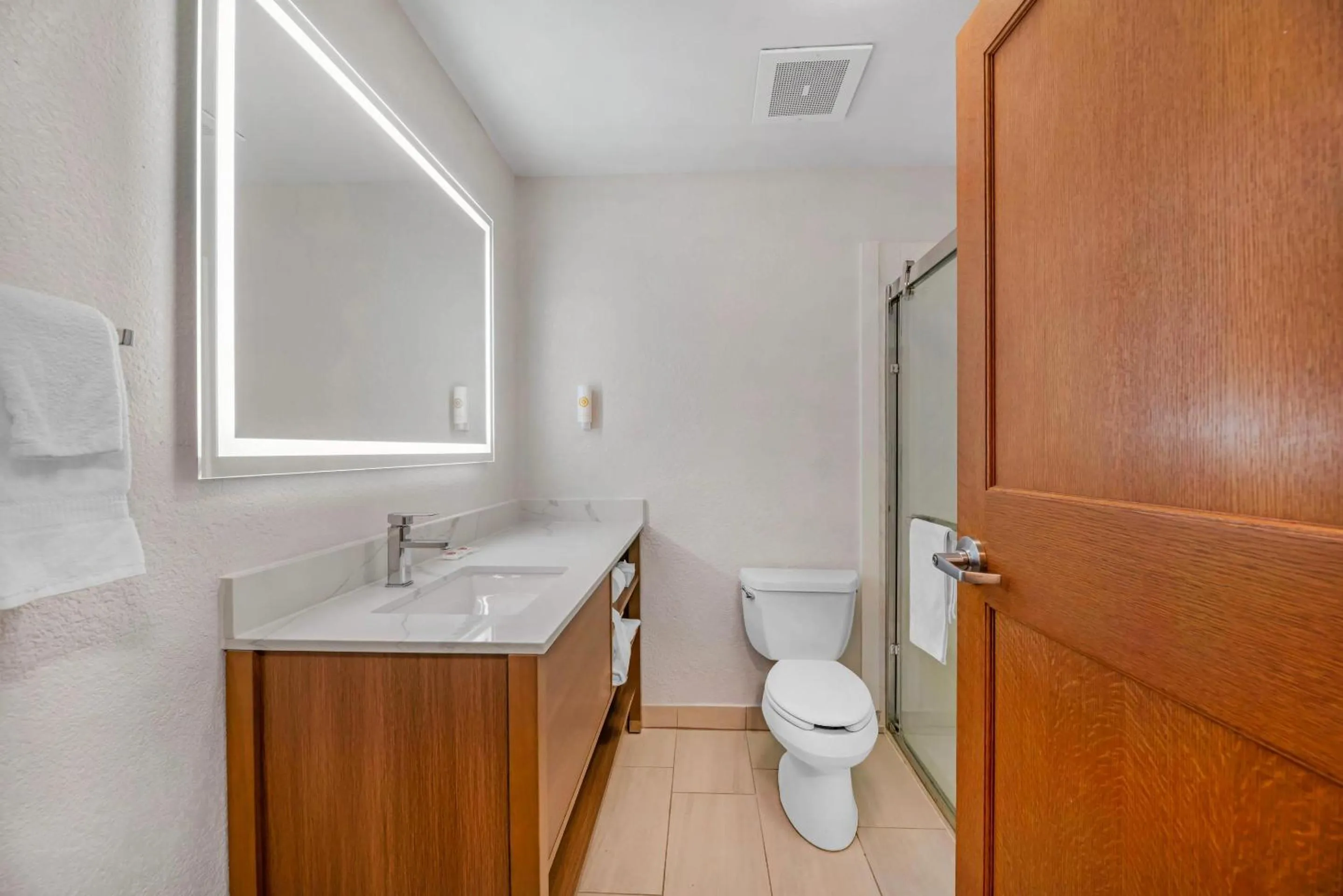 Bedroom in Comfort Inn & Suites Sheboygan I-43