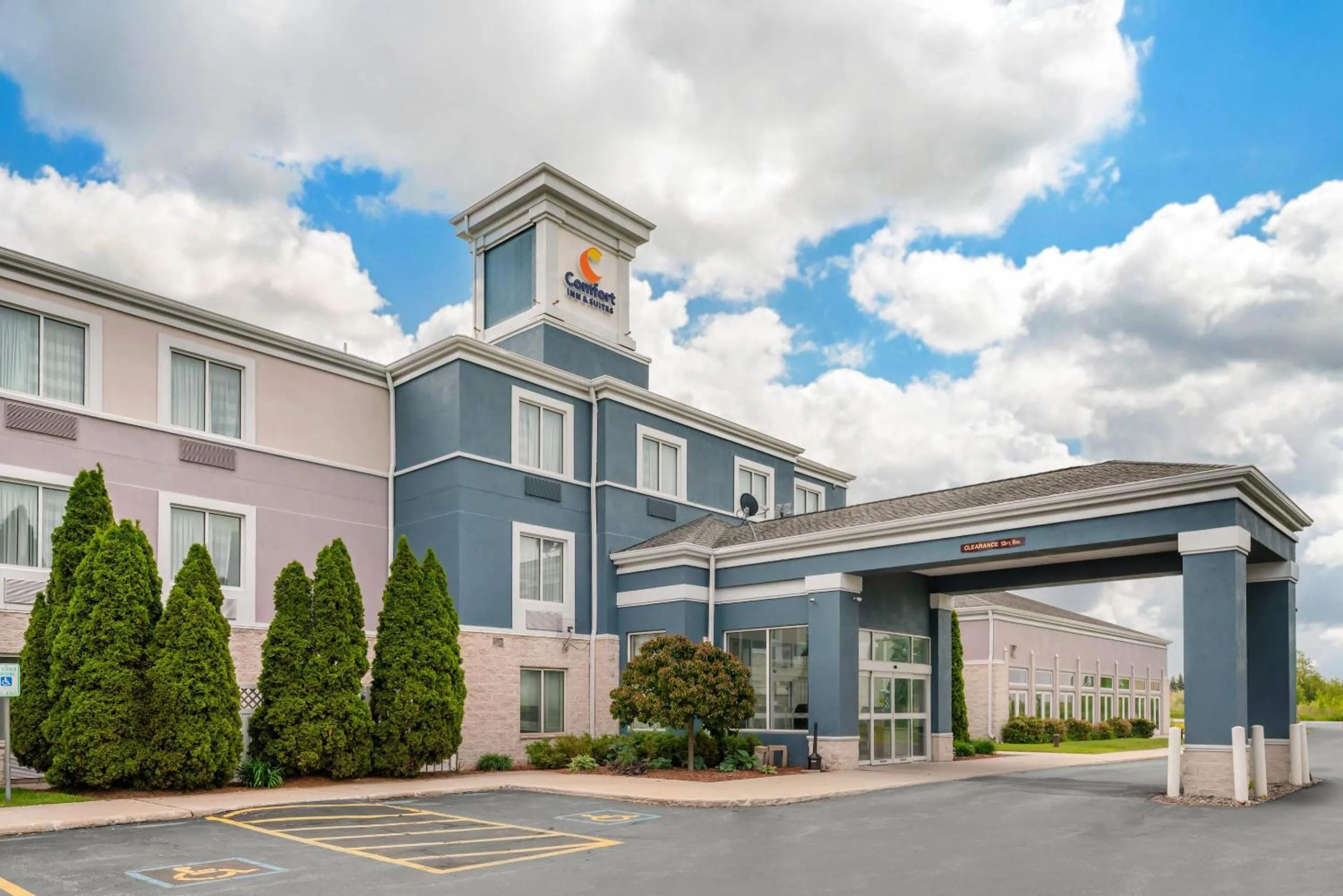 Property building in Comfort Inn & Suites Sheboygan I-43