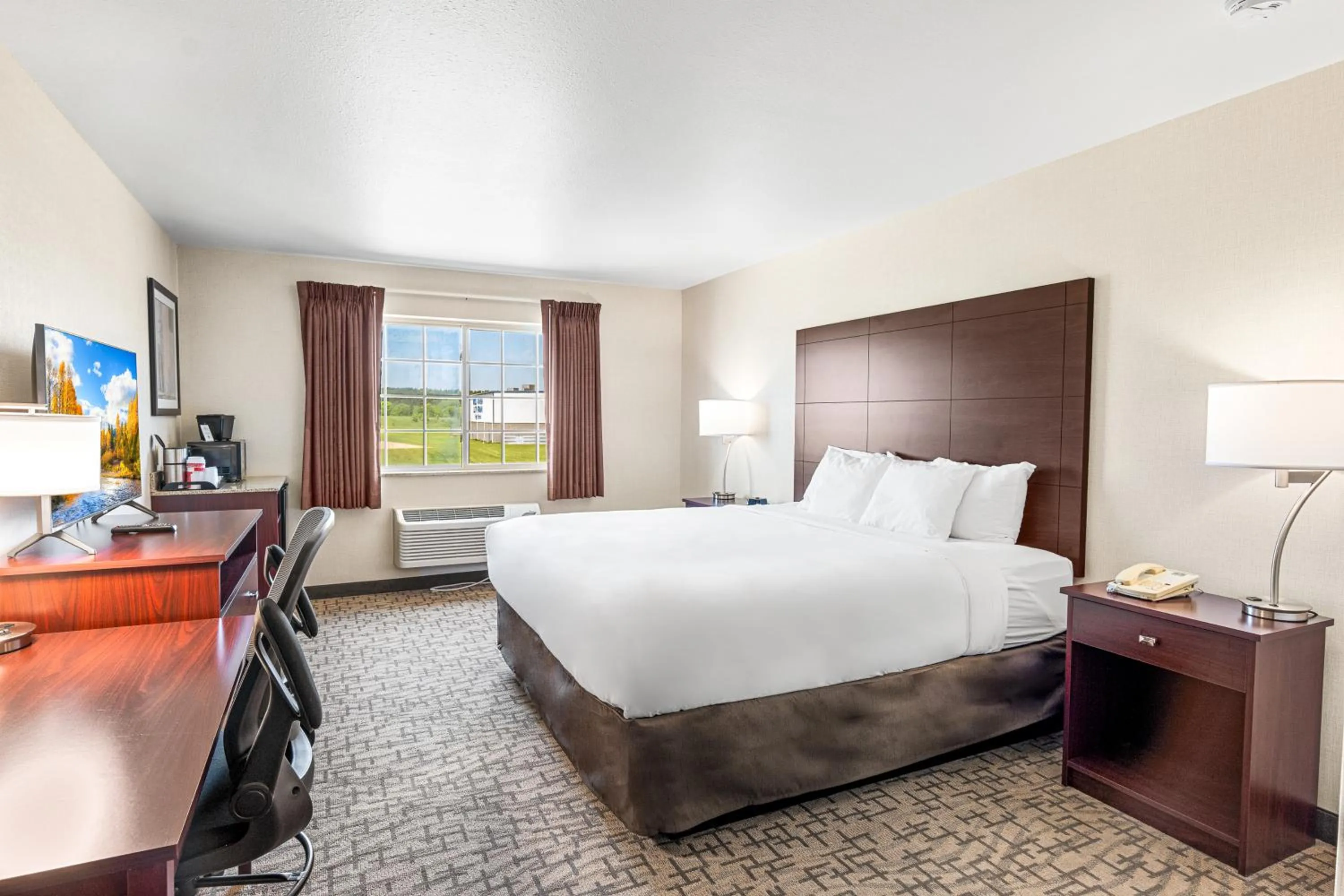 Photo of the whole room, Bed in Boarders Inn & Suites by Cobblestone Hotels - Shawano
