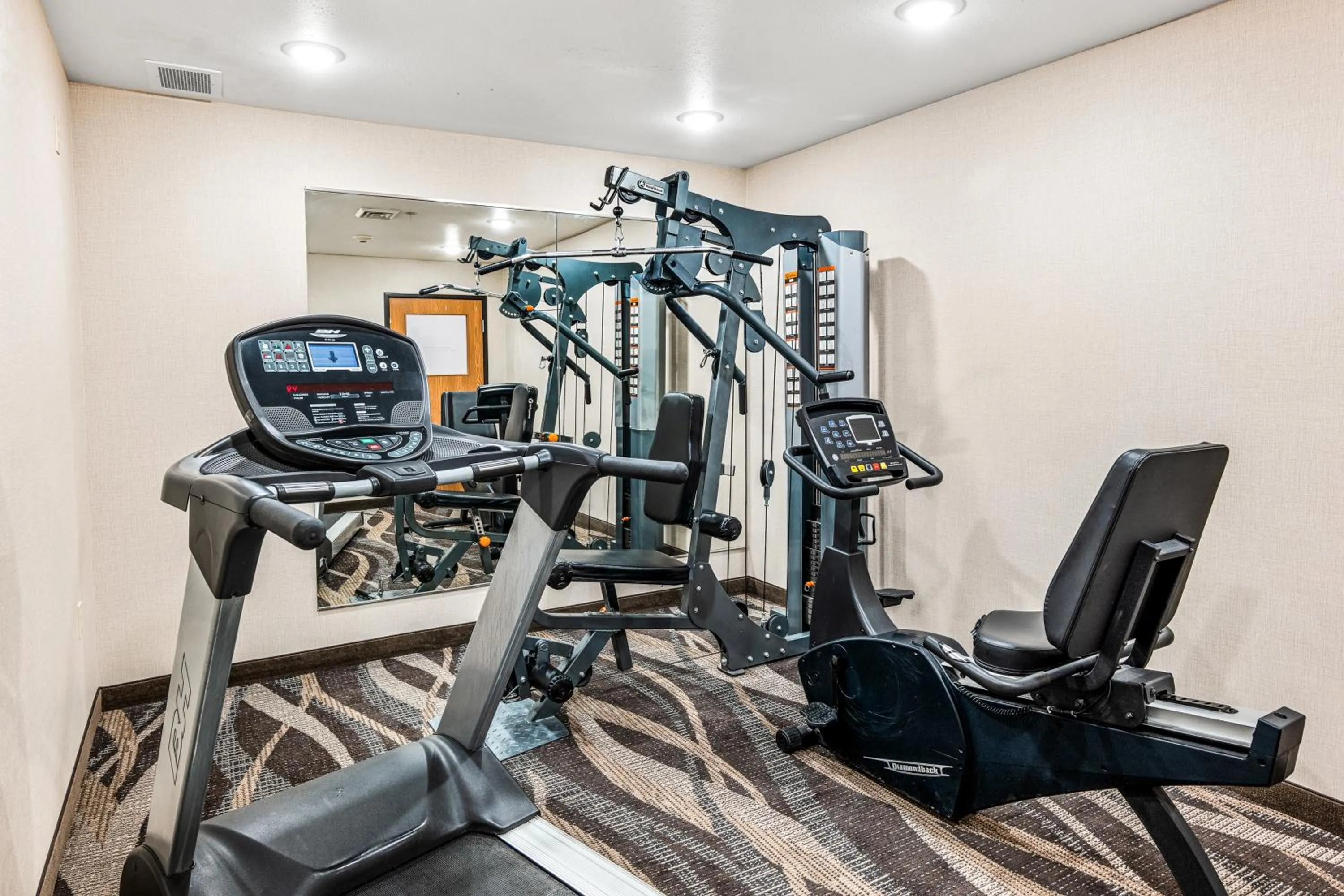 Fitness centre/facilities in Boarders Inn & Suites by Cobblestone Hotels - Shawano