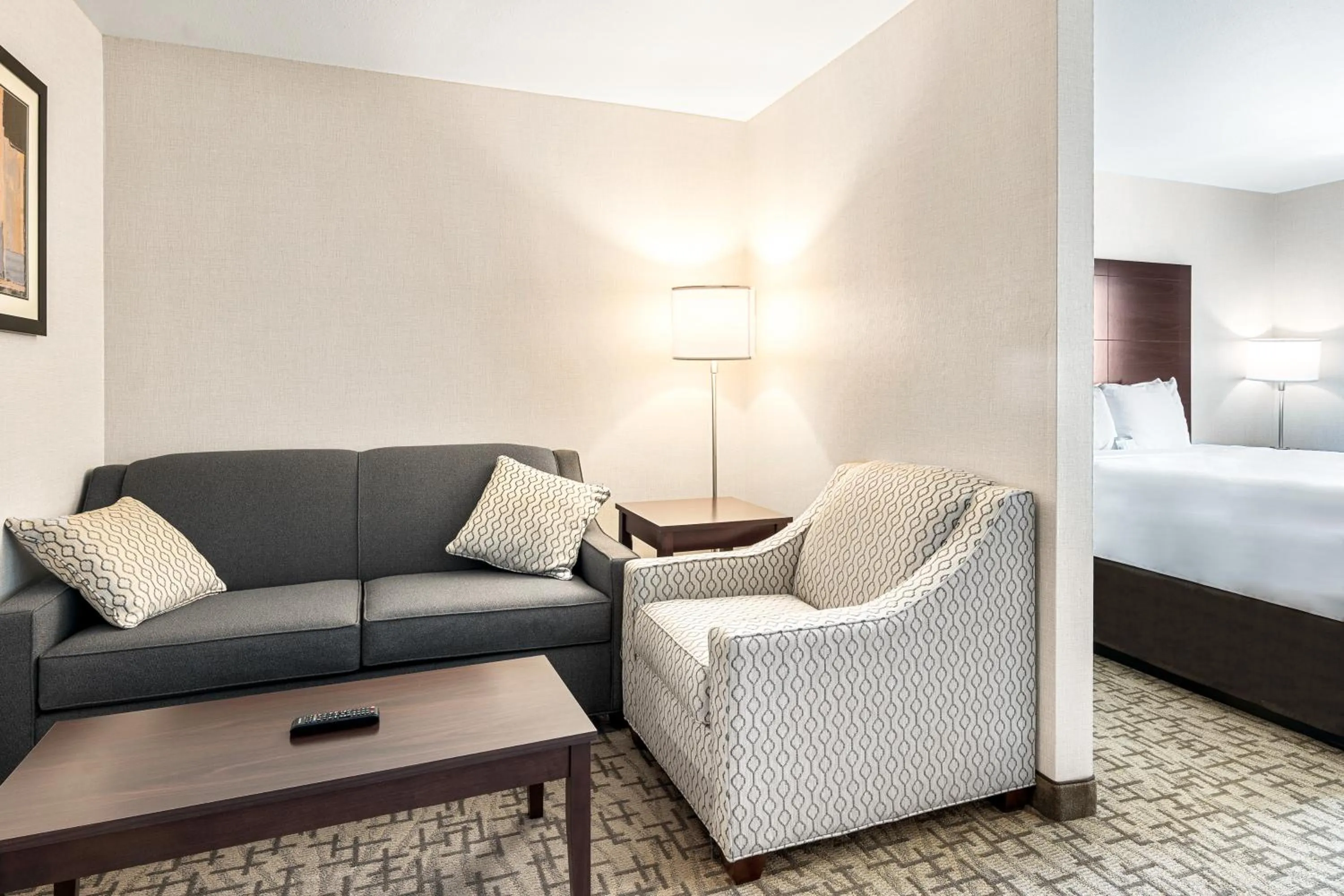 Seating area, Bed in Boarders Inn & Suites by Cobblestone Hotels - Shawano