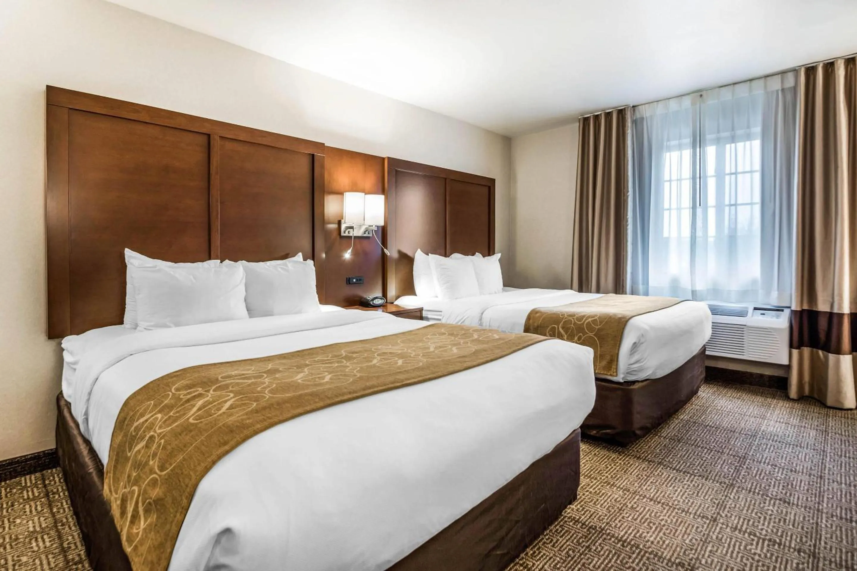 Bedroom, Bed in Comfort Suites at Par 4 Resort