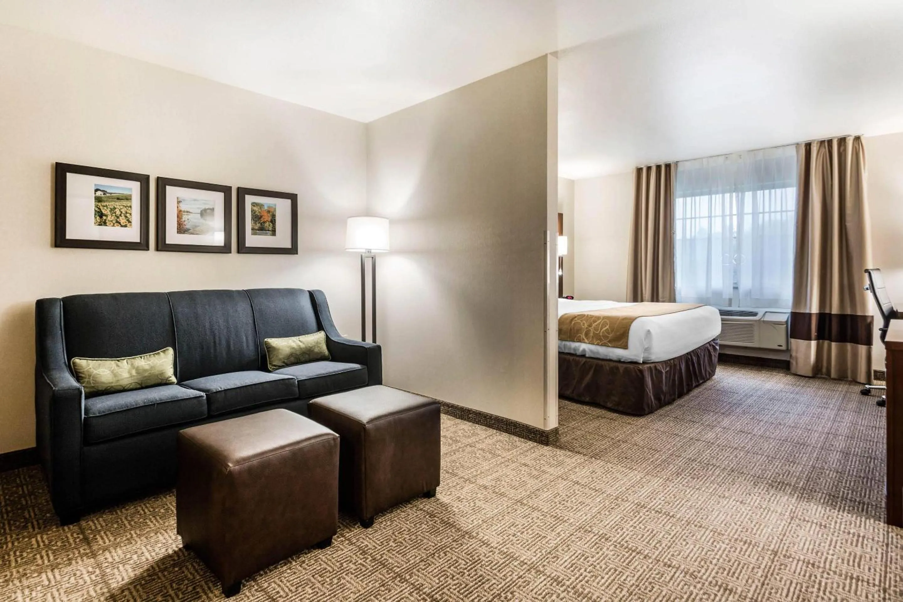 Bedroom, Bed in Comfort Suites at Par 4 Resort