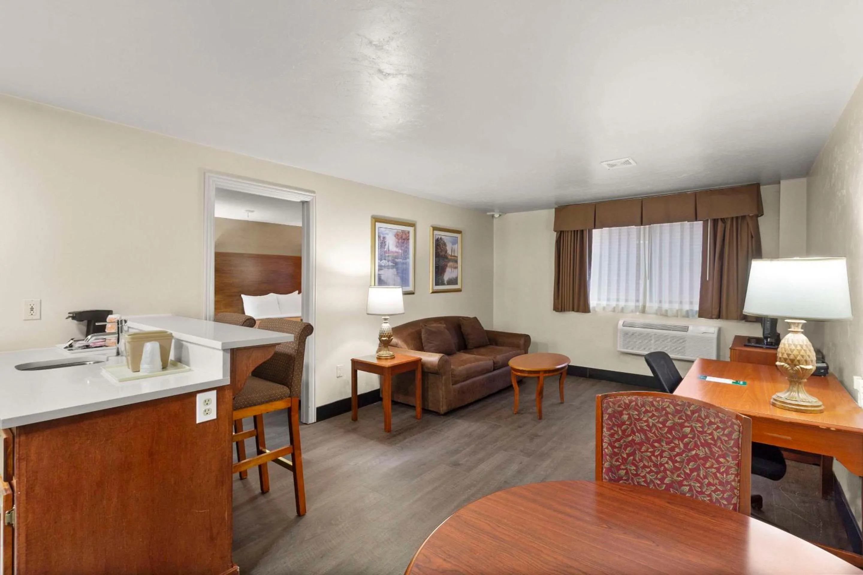 Bedroom, Bed in Quality Inn & Suites Green Bay Downtown