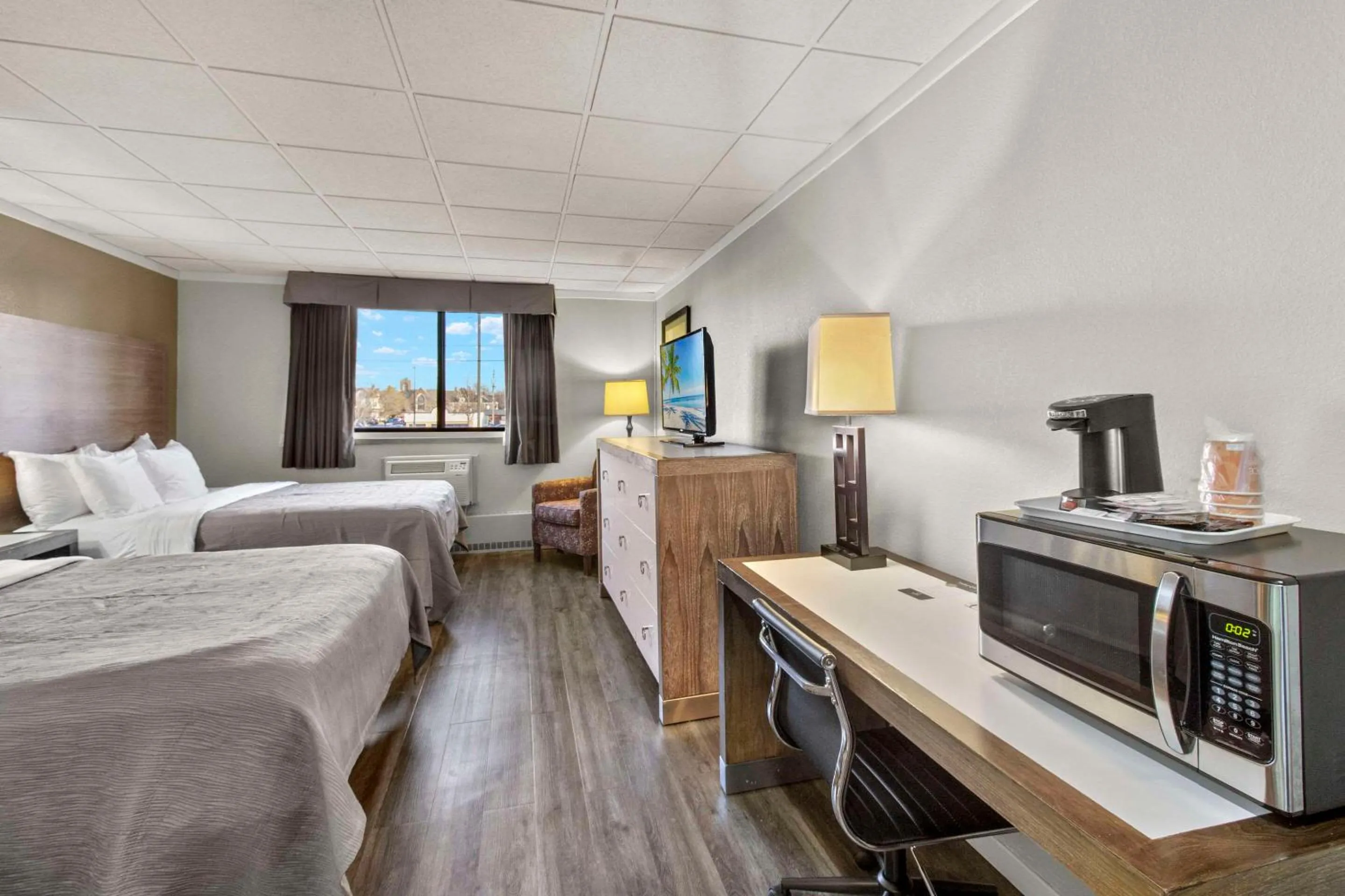 Bedroom, Bed in Quality Inn & Suites Green Bay Downtown