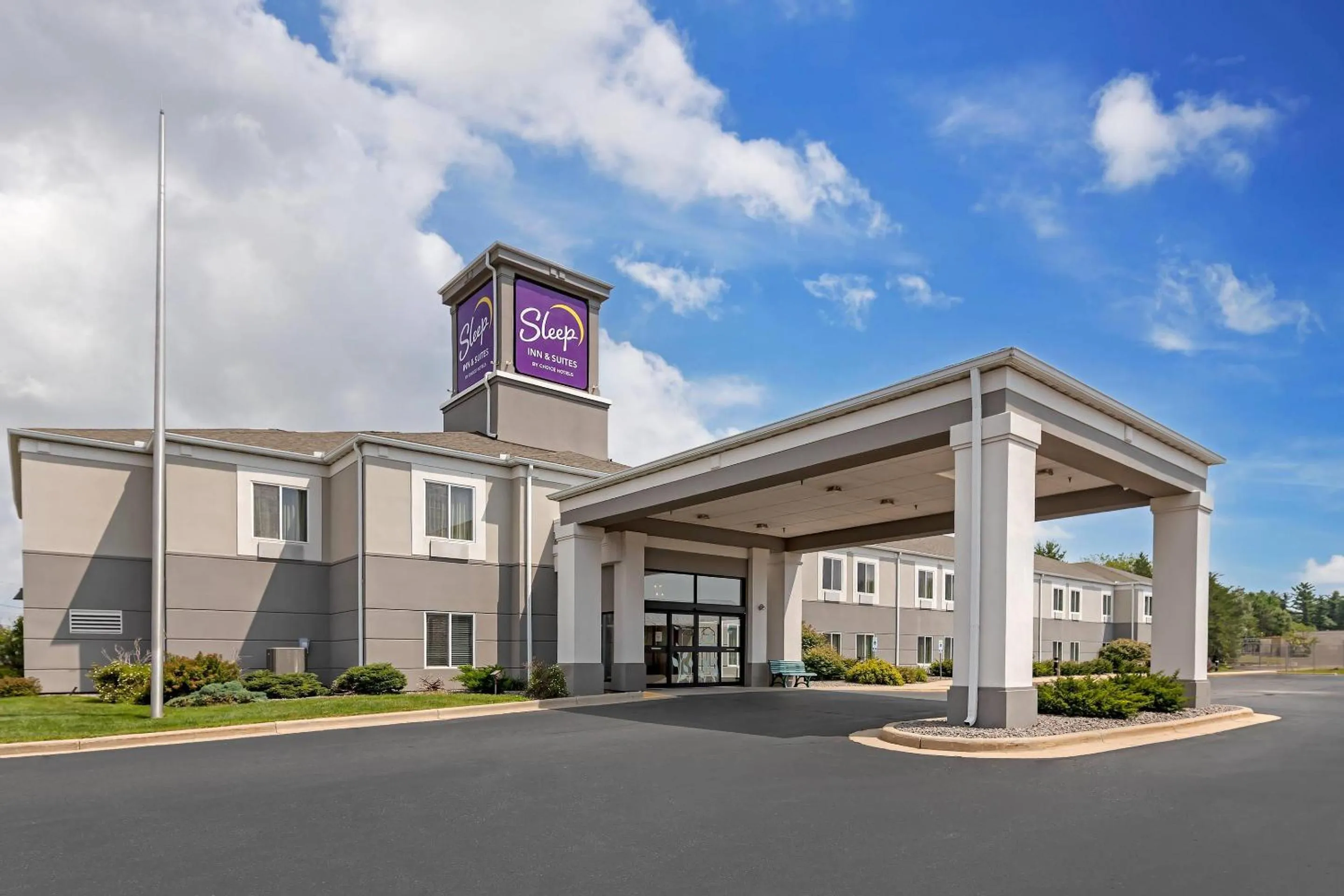 Property building in Sleep Inn & Suites Wisconsin Rapids