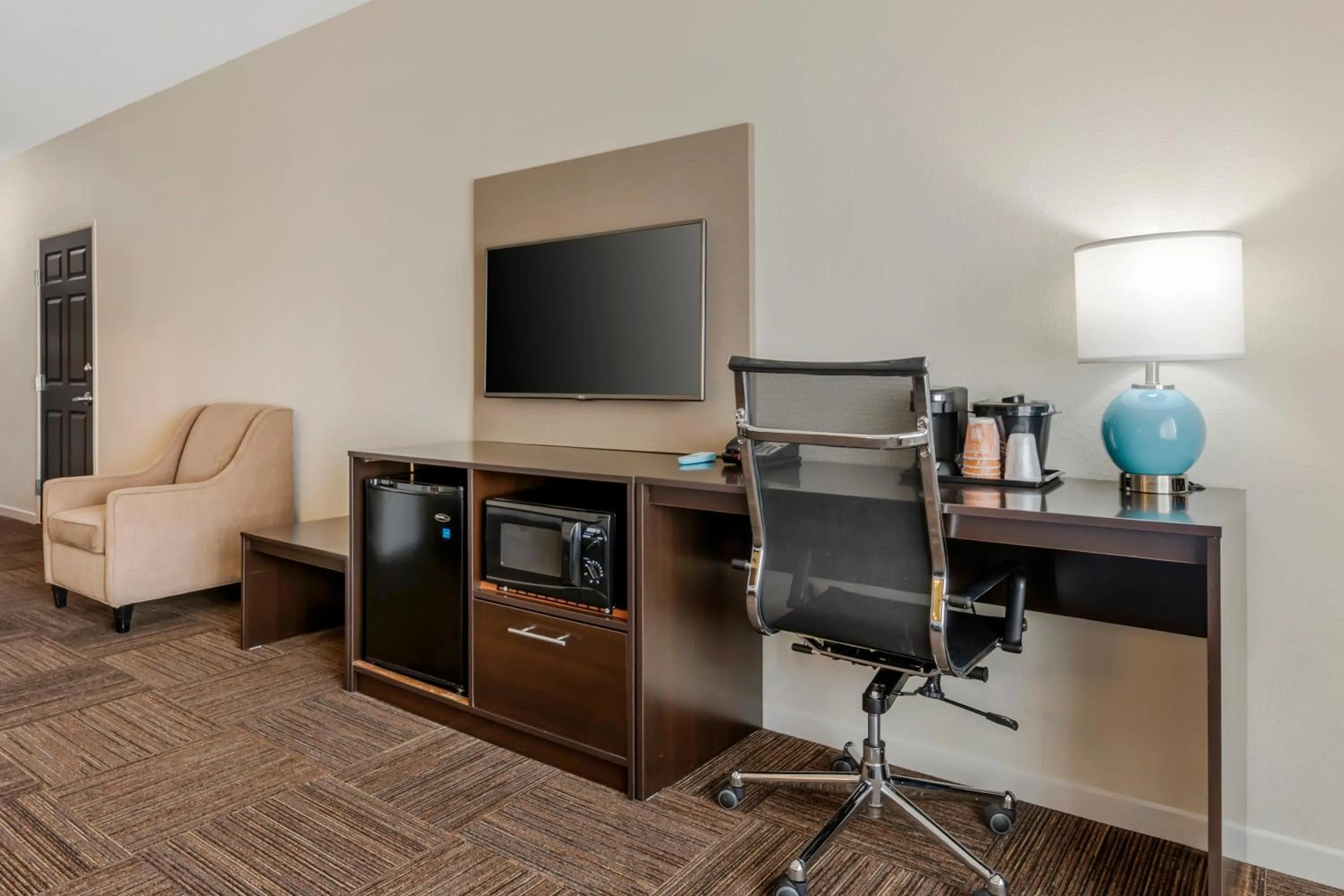 TV and multimedia in Sleep Inn & Suites Wisconsin Rapids