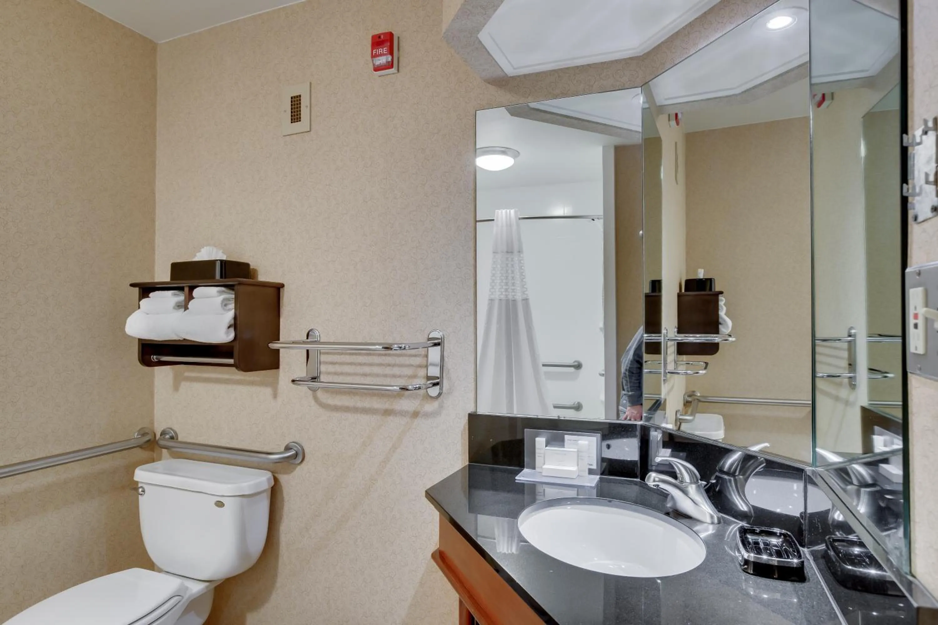 Bathroom in Wingate by Wyndham Cranberry