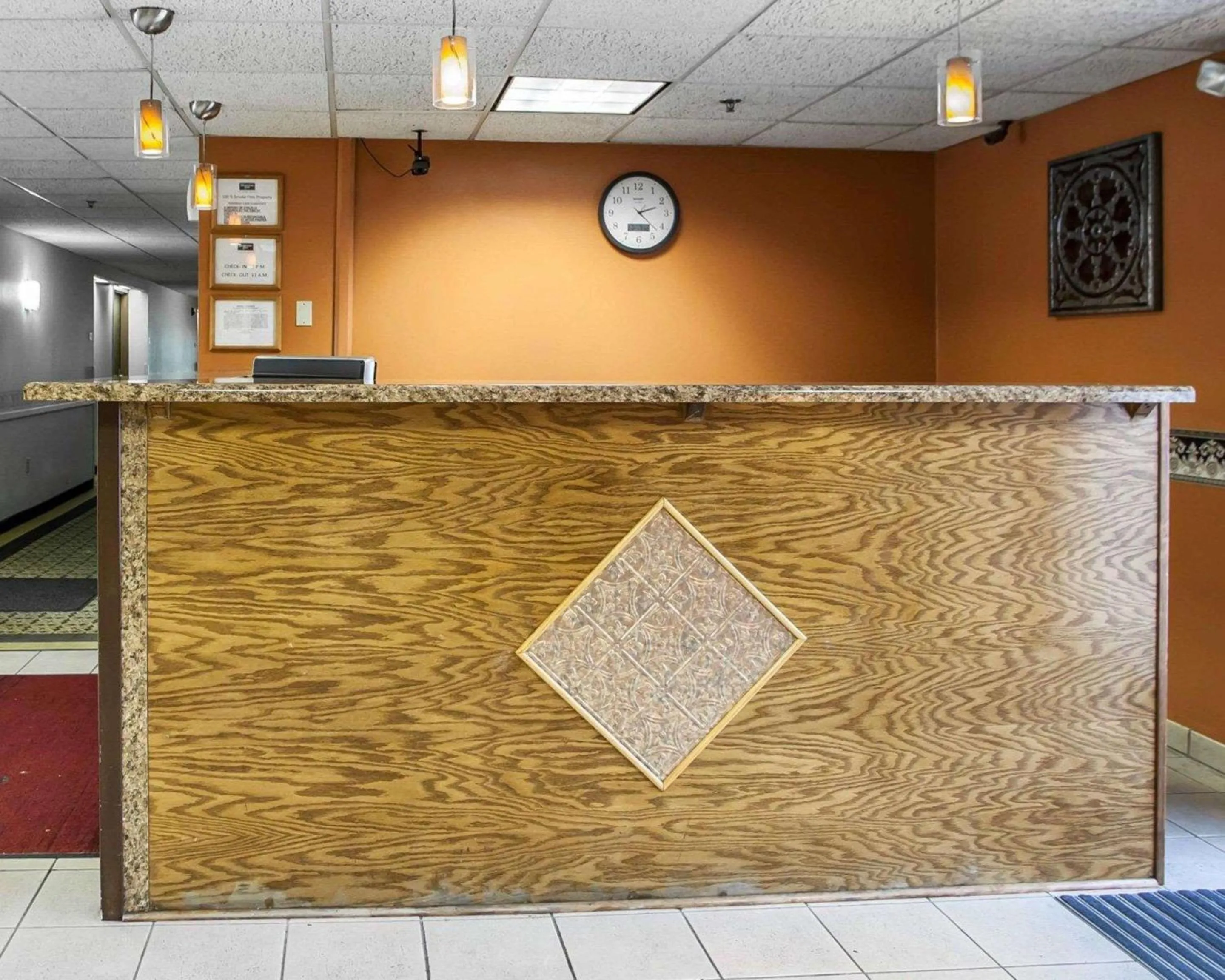 Lobby or reception in Rodeway Inn & Suites Milwaukee Airport