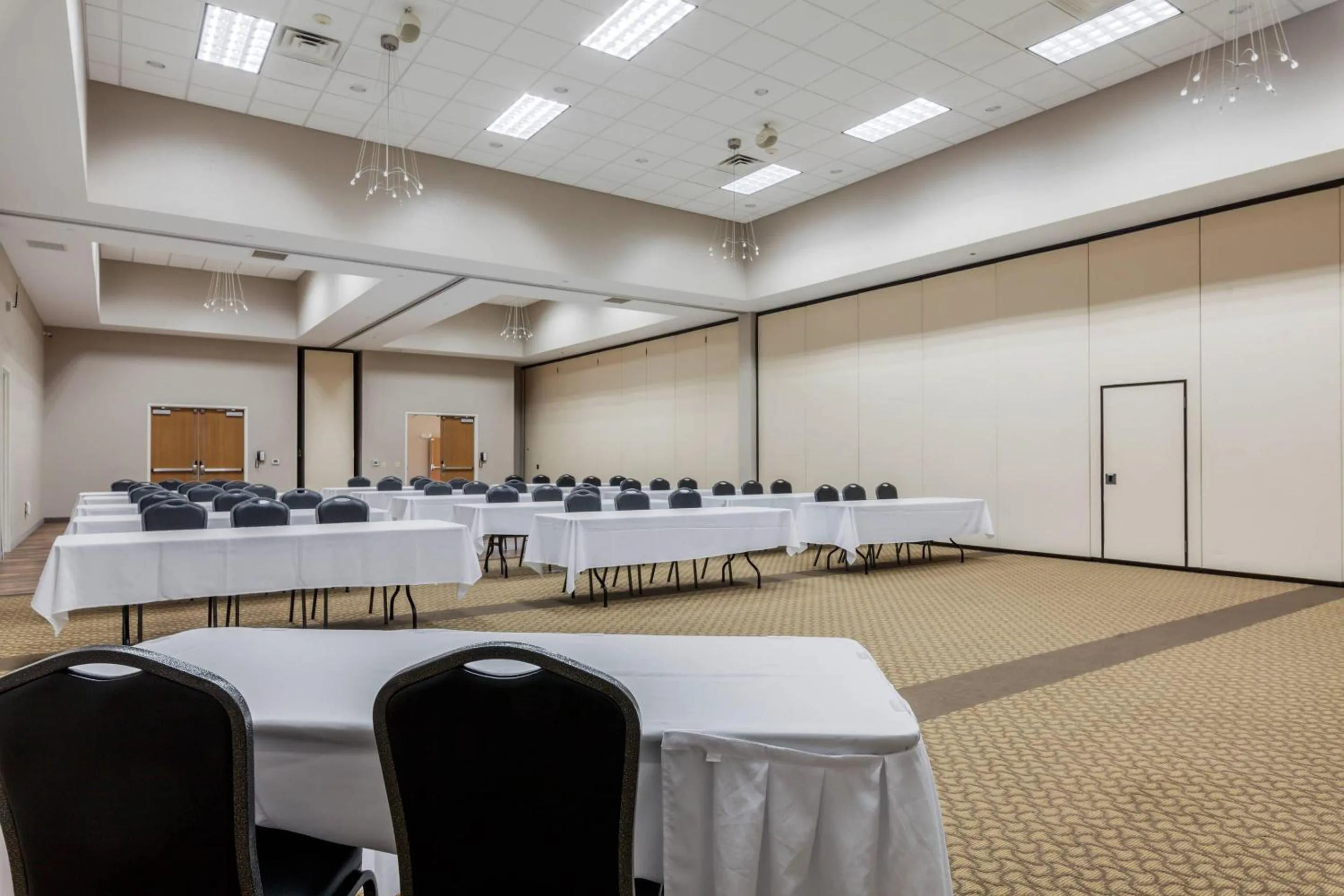 Meeting/conference room in Comfort Suites Johnson Creek Conference Center