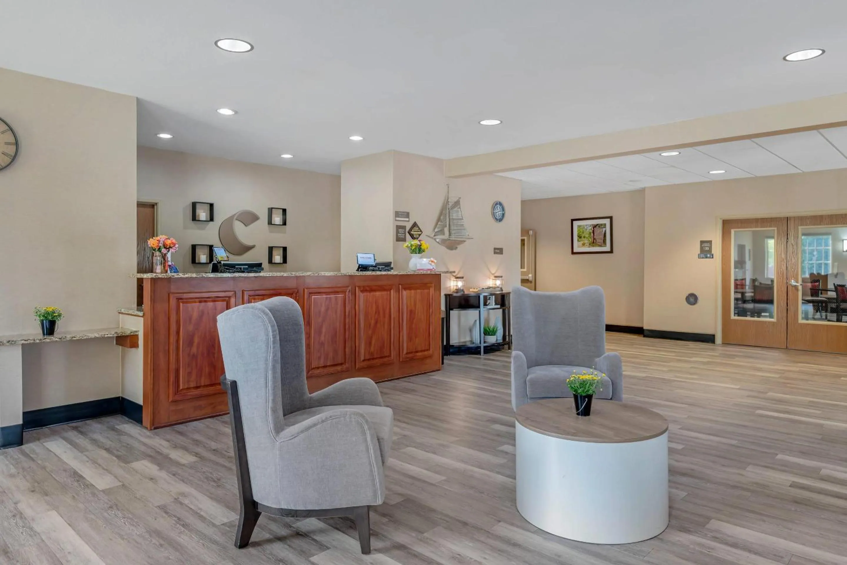 Lobby or reception in Comfort Suites Lake Geneva East