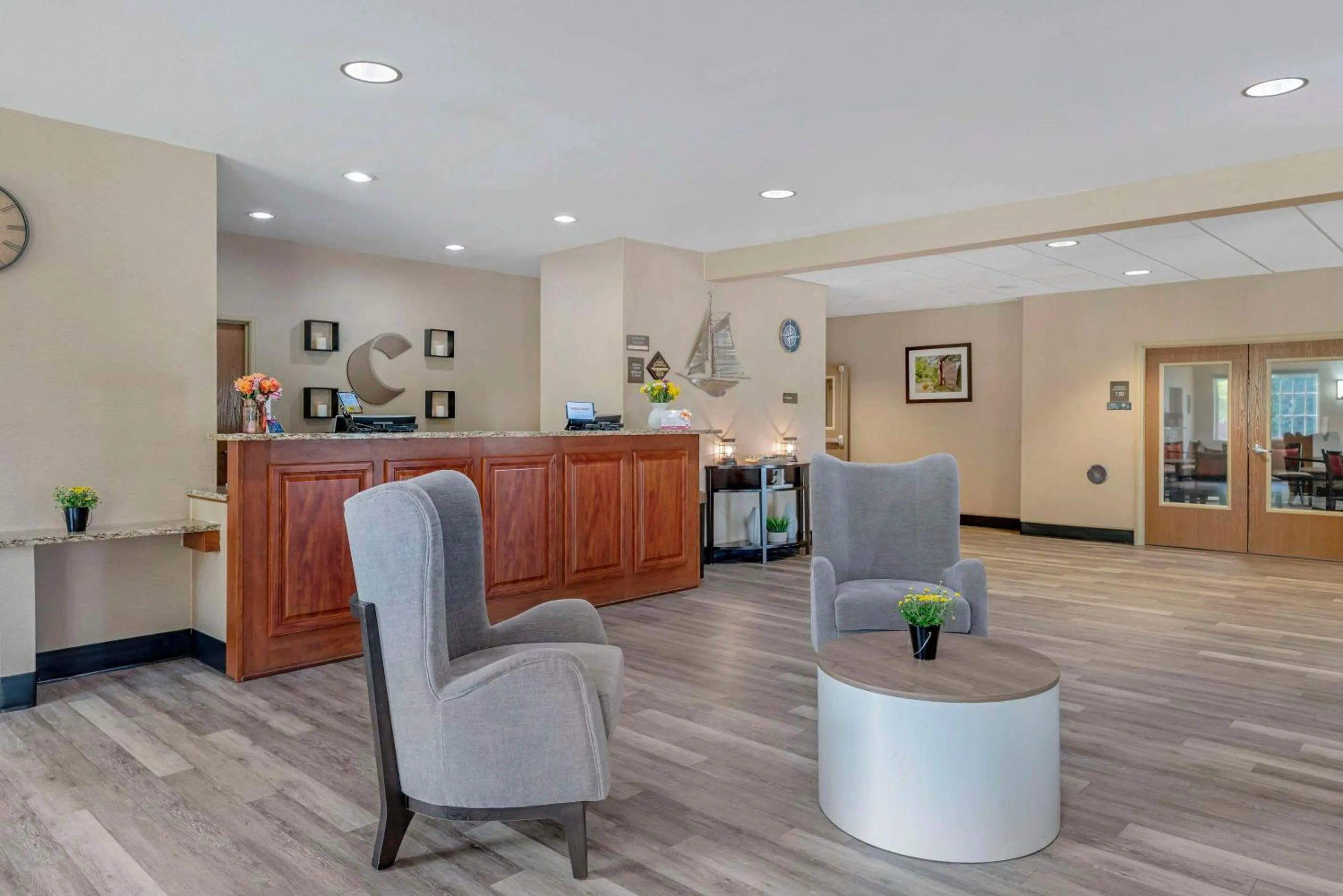 Lobby or reception in Comfort Suites Lake Geneva East