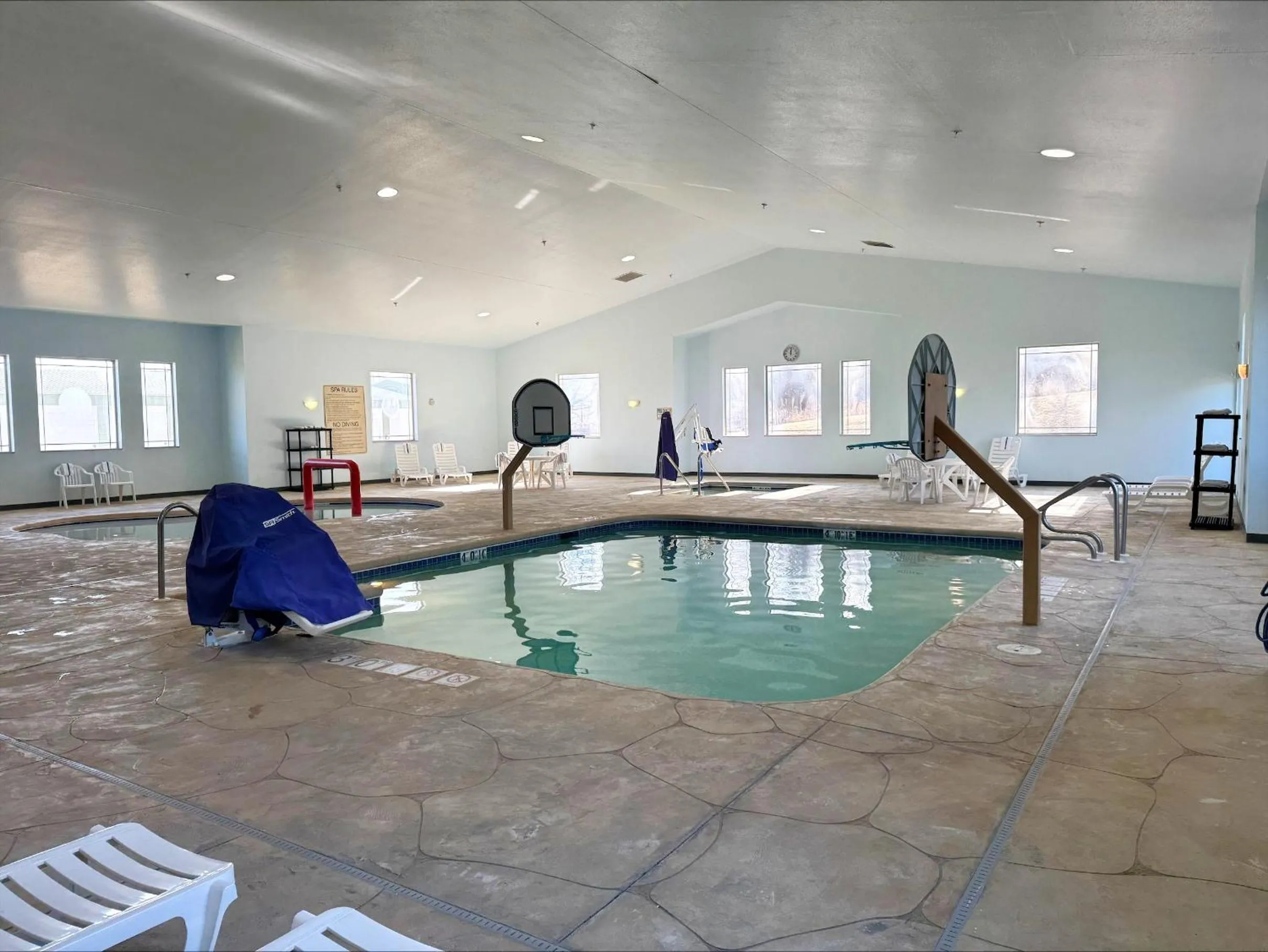 Swimming pool in Cobblestone Suites - Ripon