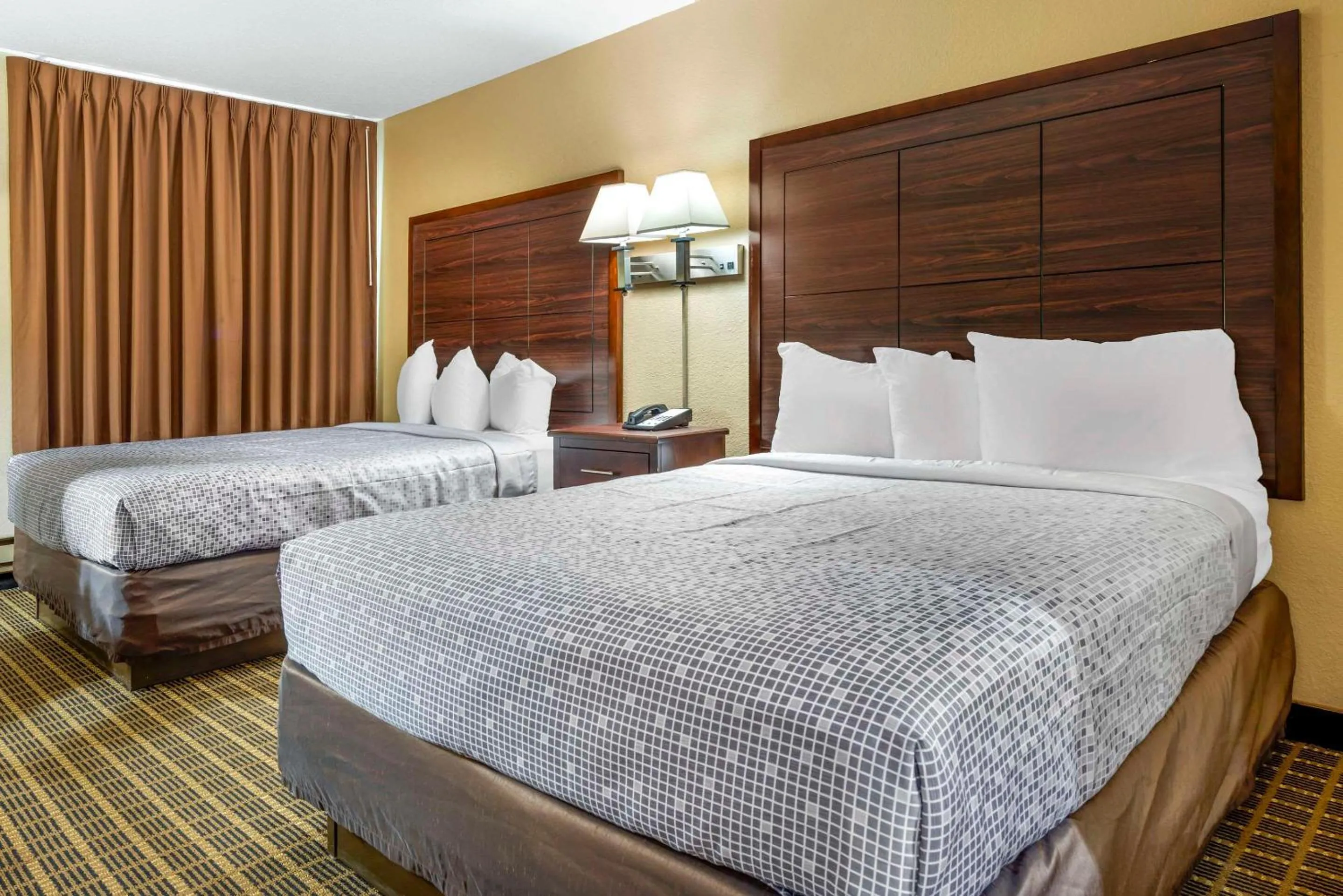 Bedroom, Bed in Econo Lodge La Crosse North