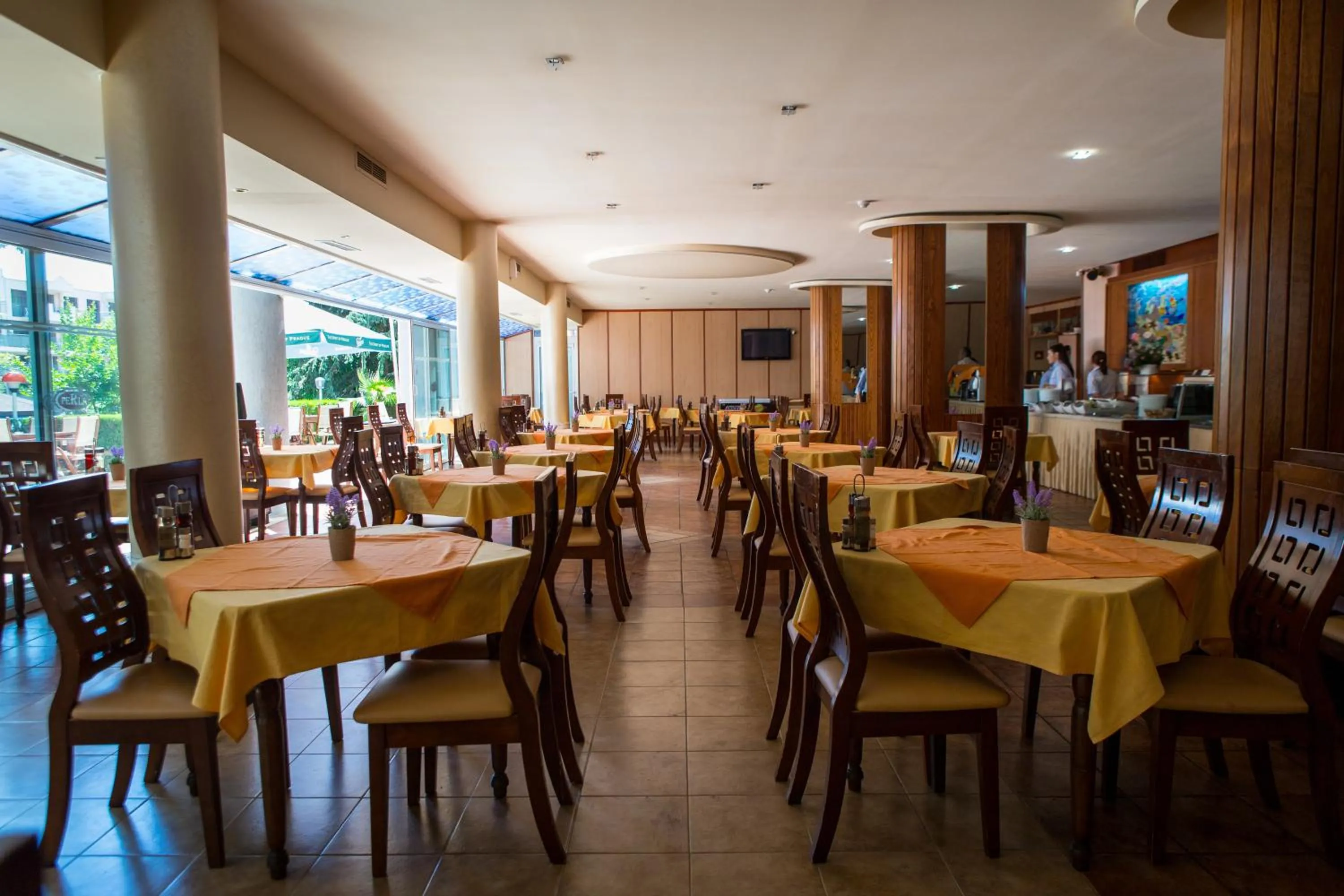 Restaurant/places to eat in Park Hotel Perla