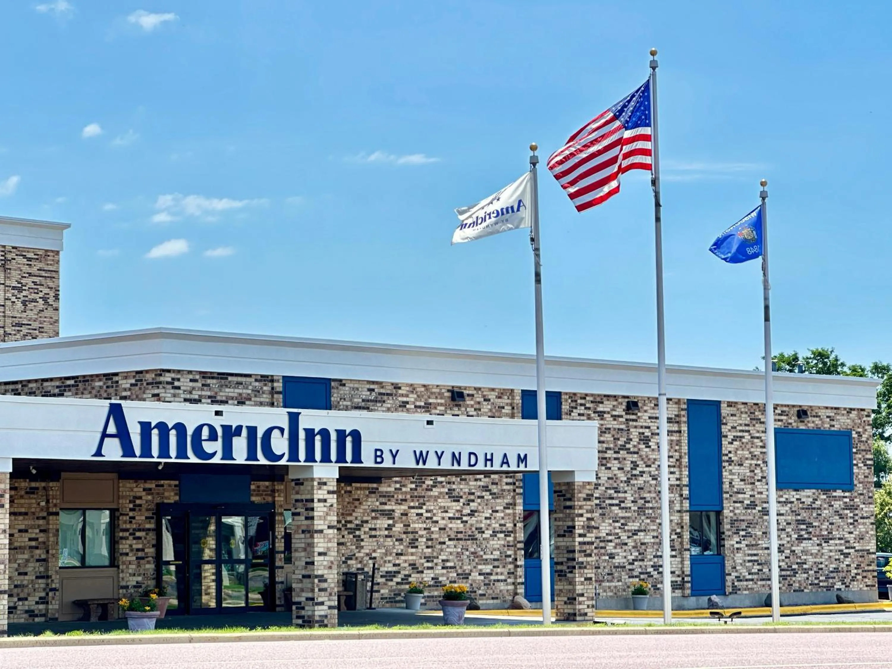 Property building in Clarion Hotel and Convention Center Baraboo