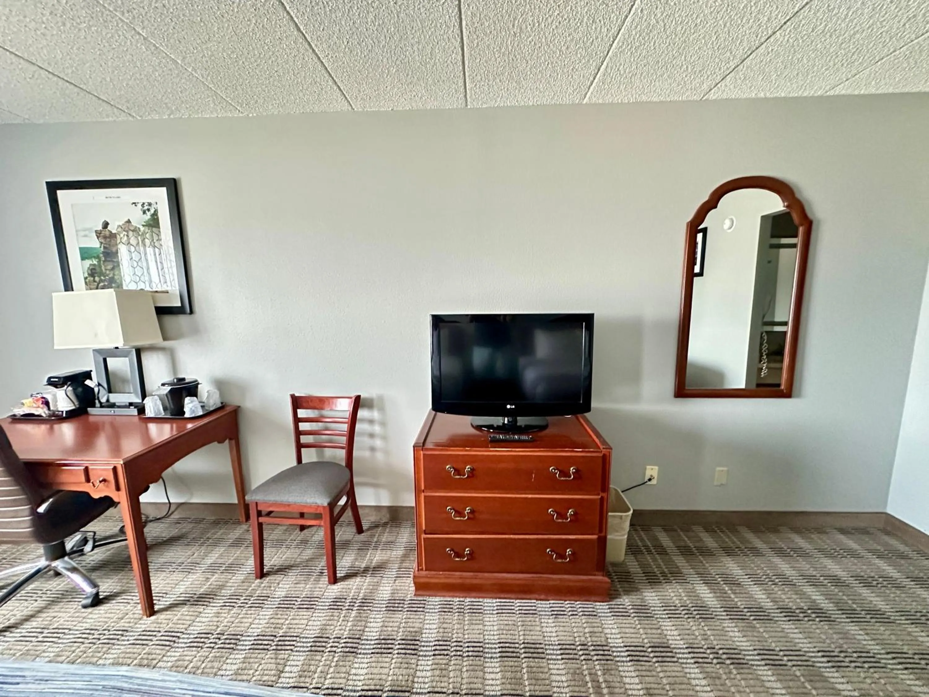 TV and multimedia in Clarion Hotel and Convention Center Baraboo