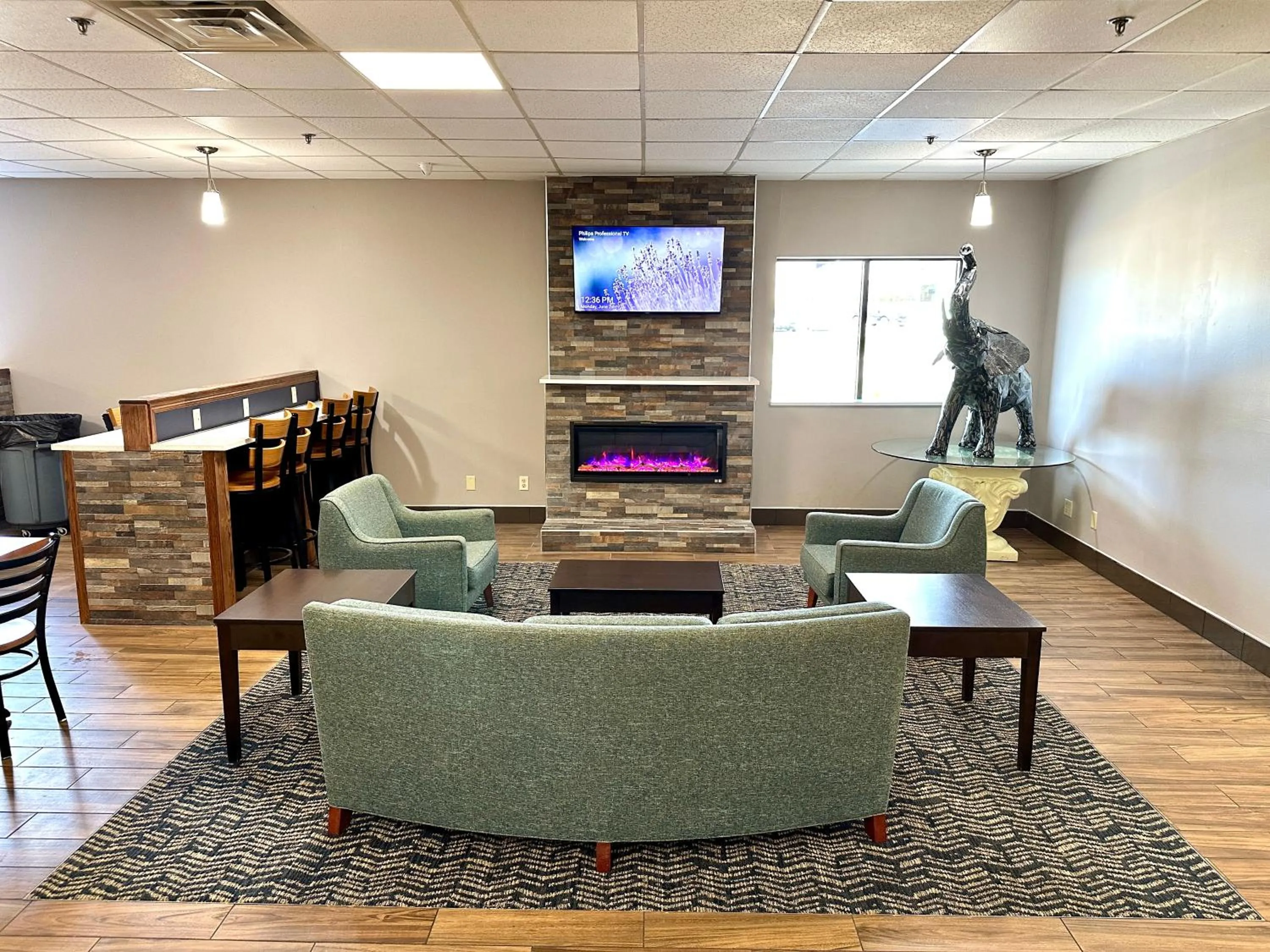 Seating area in Clarion Hotel and Convention Center Baraboo